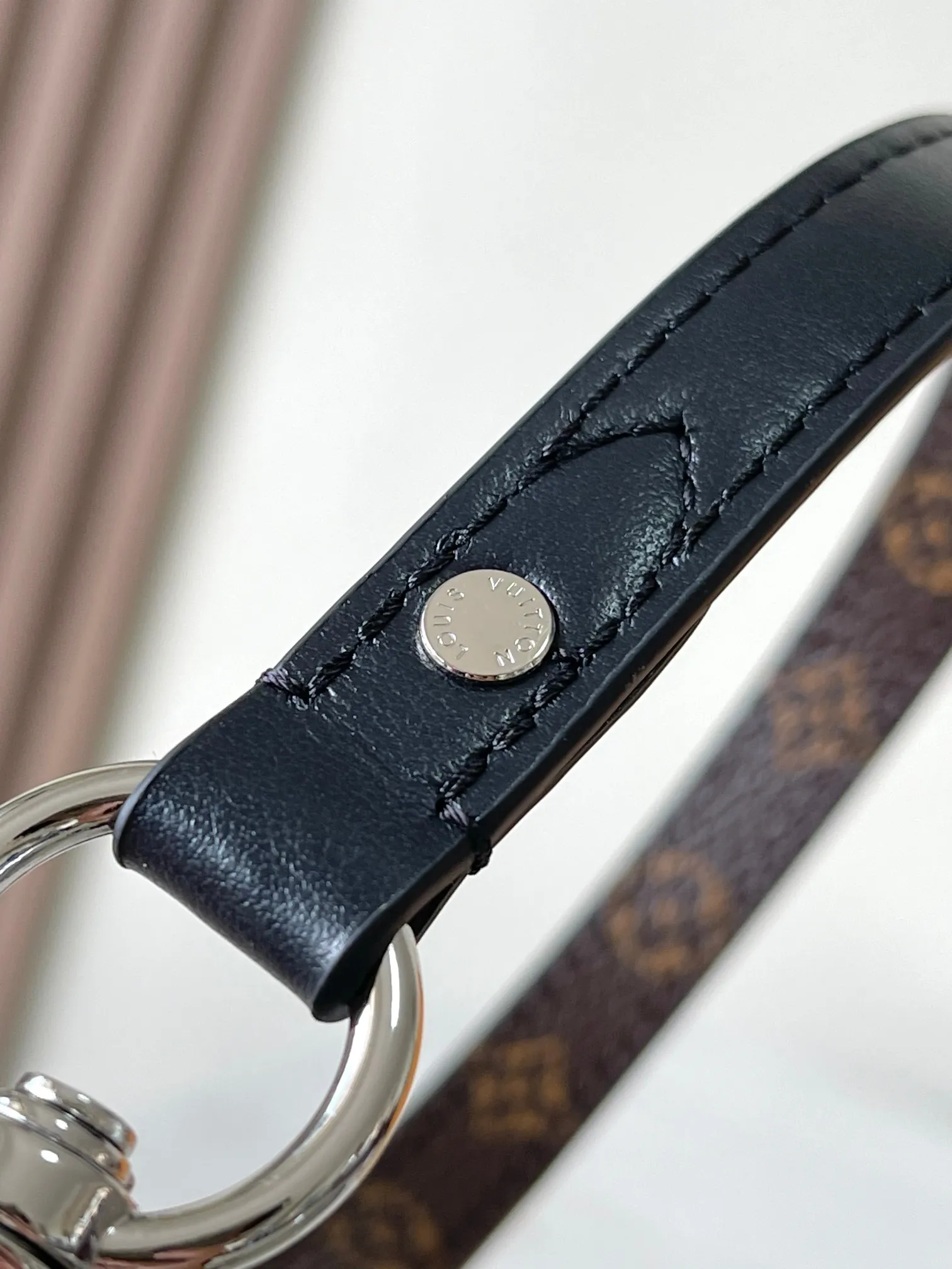 💰2160 [Special grade MB chip version original leather] Sunset Vibe handbag. Yingze sheep leather Model: M12192 black dynamic chip version Material: A-grade all-steel hardware, imported original fabric Packaging: full set of original factory duty-free MB packaging Size: 27*18*3CM