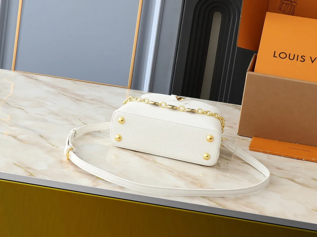 💰380💰Guangzhou goods Upgraded original M00014 M00013 M00015 [New size] This Capucines new size handbag shows soft beauty: Taurillon leather bag body with light-colored flap and top handle, enamel Monogram flower chain can also achieve a shoulder-carrying experience. Wear the slim leather strap to explore more styling possibilities. Dimensions 23.5x 14 x 8 cm (length x height x width)
