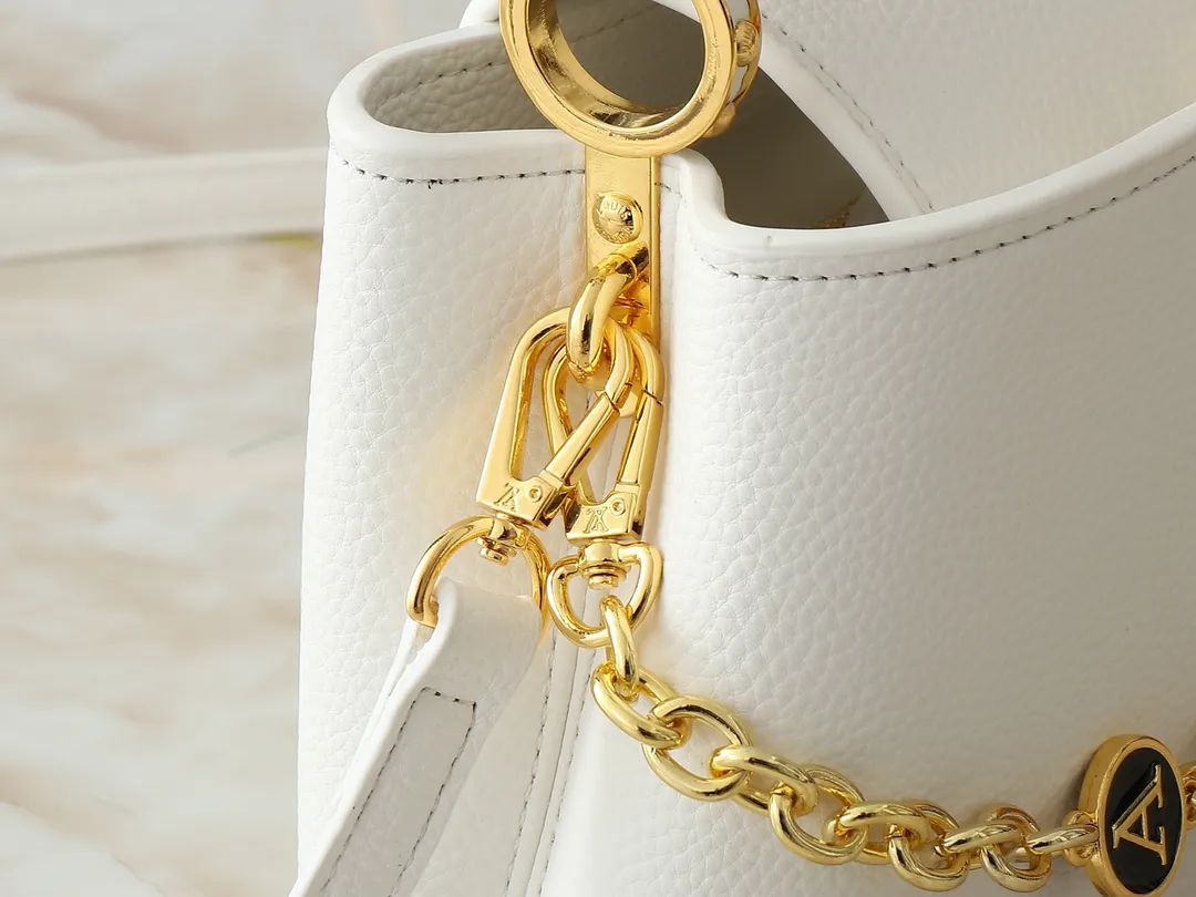 💰380💰Guangzhou goods Upgraded original M00014 M00013 M00015 [New size] This Capucines new size handbag shows soft beauty: Taurillon leather bag body with light-colored flap and top handle, enamel Monogram flower chain can also achieve a shoulder-carrying experience. Wear the slim leather strap to explore more styling possibilities. Dimensions 23.5x 14 x 8 cm (length x height x width)