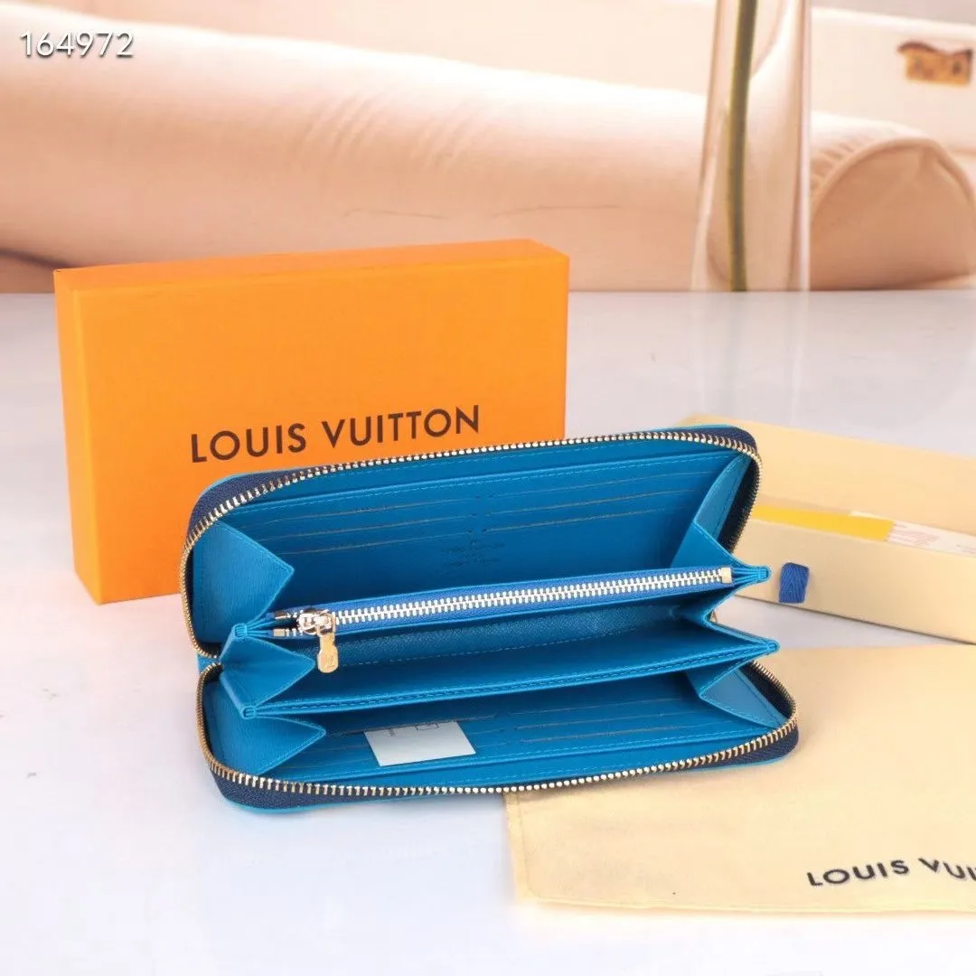 P150💰 M80857M60017 Japan limited wallet "Gibby Wallet", printed with Louis Vuitton's cute mascot "Vivian" illustration on single gram canvas. Brightly colored kites and cute mascots are combined, embellished with tiny single flowers. This is a collectible item that is perfect as a gift for those who love singles. Size: 19x 12.5x 3.0cm, 🎁🎁