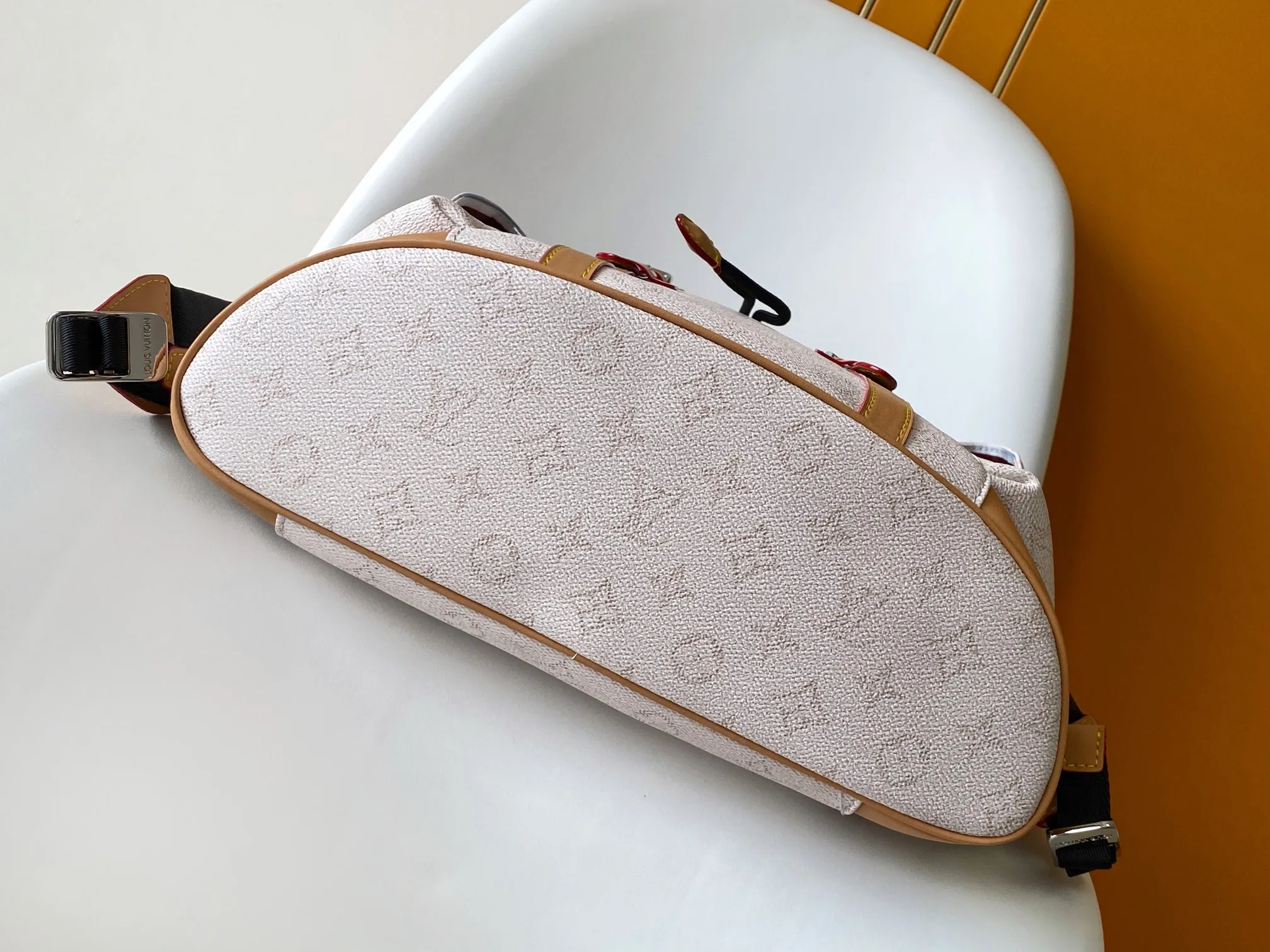 💰1220 Top original single 163c01 chip] M14676 White Blue N00163 Top original single N40769 M43735 Presbyopic N41379 Black grid M45419 Black and gray multifunctional Christopher small backpack uses Monogram canvas to interpret the rugged and simple spirit of a hiking bag. Its unique style is suitable for both work and entertainment, highlighting a high-quality lifestyle. 41 x 47 x 13 cm (length x height x width)