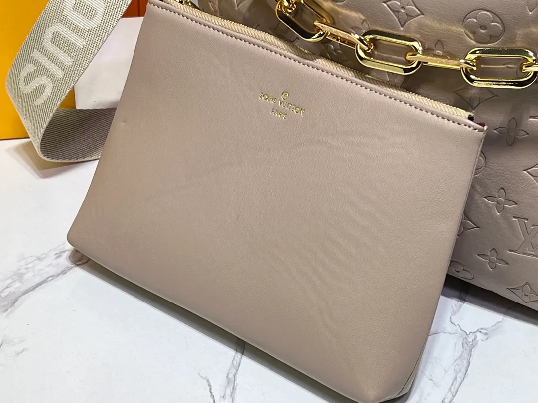 Batch 260💰Upgraded original M12068 M12071 M12072 This new Coussin series of hobo bags combines fashion and functionality, and combines the series’ iconic design elements. The bag is made of smooth cotton-paved leather and is embossed with the brand's Monogram pattern. The signature thick chain strap is accented with gold-tone hardware, while the wide detachable textile shoulder strap allows you to carry it in different ways. This versatile style is large enough to hold a laptop and features a removable zip pocket. Dimensions: 38x33x10 cm