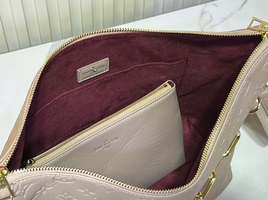 Batch 260💰Upgraded original M12068 M12071 M12072 This new Coussin series of hobo bags combines fashion and functionality, and combines the series’ iconic design elements. The bag is made of smooth cotton-paved leather and is embossed with the brand's Monogram pattern. The signature thick chain strap is accented with gold-tone hardware, while the wide detachable textile shoulder strap allows you to carry it in different ways. This versatile style is large enough to hold a laptop and features a removable zip pocket. Dimensions: 38x33x10 cm