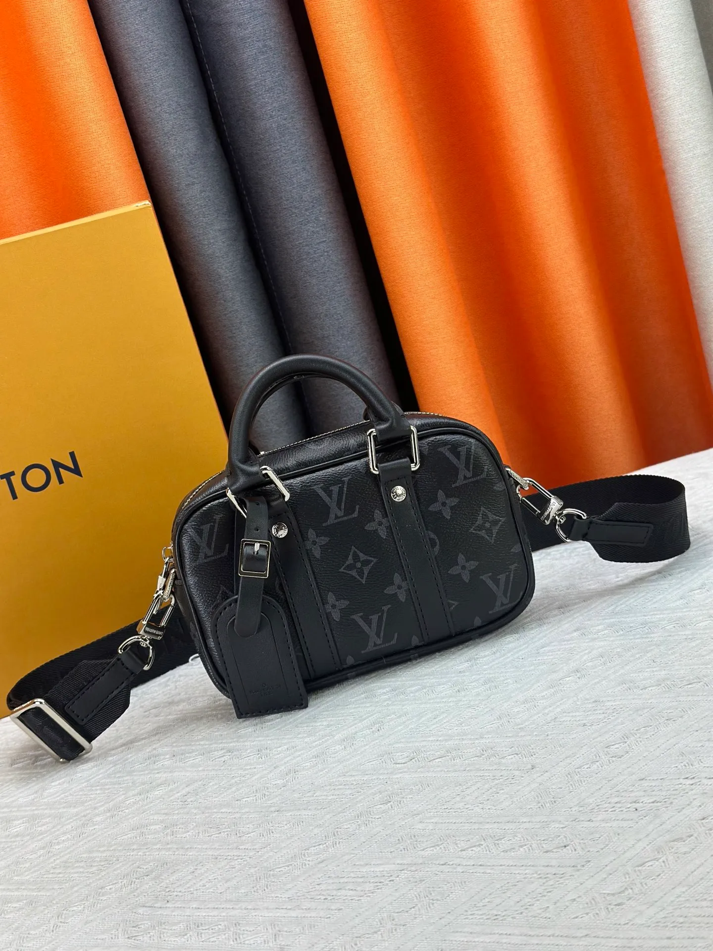 P220 Upgraded Original M82770 Black Flower Denim Blue This Nano Porte Documents Voyage handbag pays tribute to the classic prototype design. It inherits elements such as zipper opening and closing, handles and detachable and adjustable shoulder straps, and can easily control business occasions with a personalized and trendy attitude. The spacious main compartment holds a cell phone and wallet, making it ideal for shoulder or cross-body wear. Dimensions: 20 x 13 x 5.5 (Length x Height x Width)