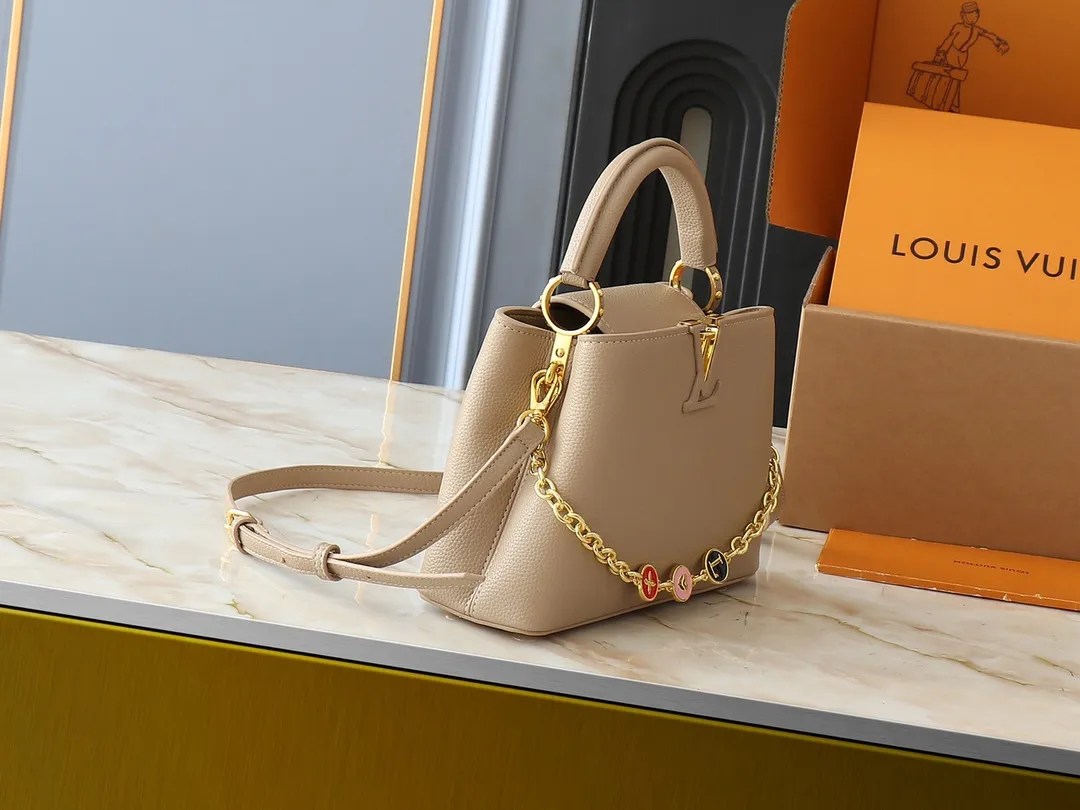 💰400💰Guangzhou goods Upgraded original M00014 M00013 M00015 [New size] This Capucines new size handbag shows soft beauty: Taurillon leather bag body with light-colored flap and top handle, enamel Monogram flower chain can also achieve a shoulder-carrying experience. Wear the slim leather strap to explore more styling possibilities. Dimensions 27 x 17.3 x 9 cm (length x height x width)