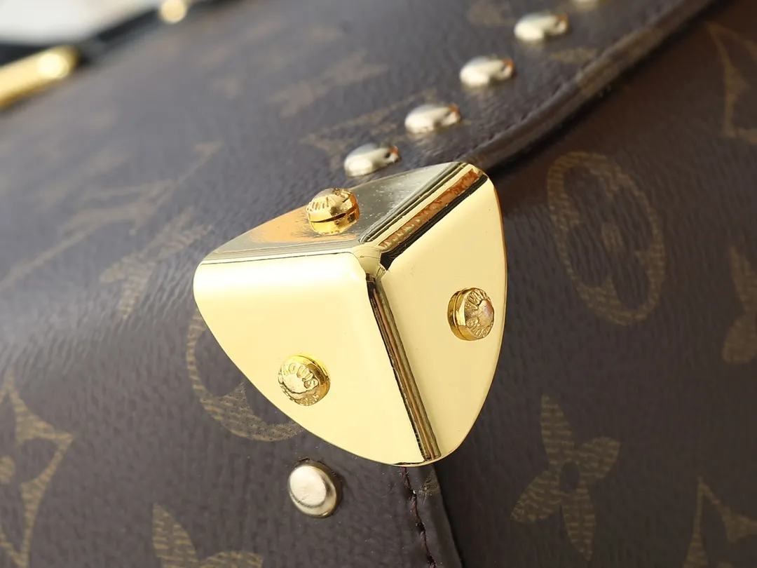 💰300💰Upgraded from the original M53151 M53152 N41221 Presbyopic black leather This is one of Louis Vuitton's iconic handbags with the crispest design structure. Its prototype is a piece designed by Gaston Vuitton and named after the Alma Bridge, which connects two adjacent fashionable districts in Paris. Signature Monogram canvas gives it a classic feel. Dimensions: 25 x 19 x 12 (length x height x width)