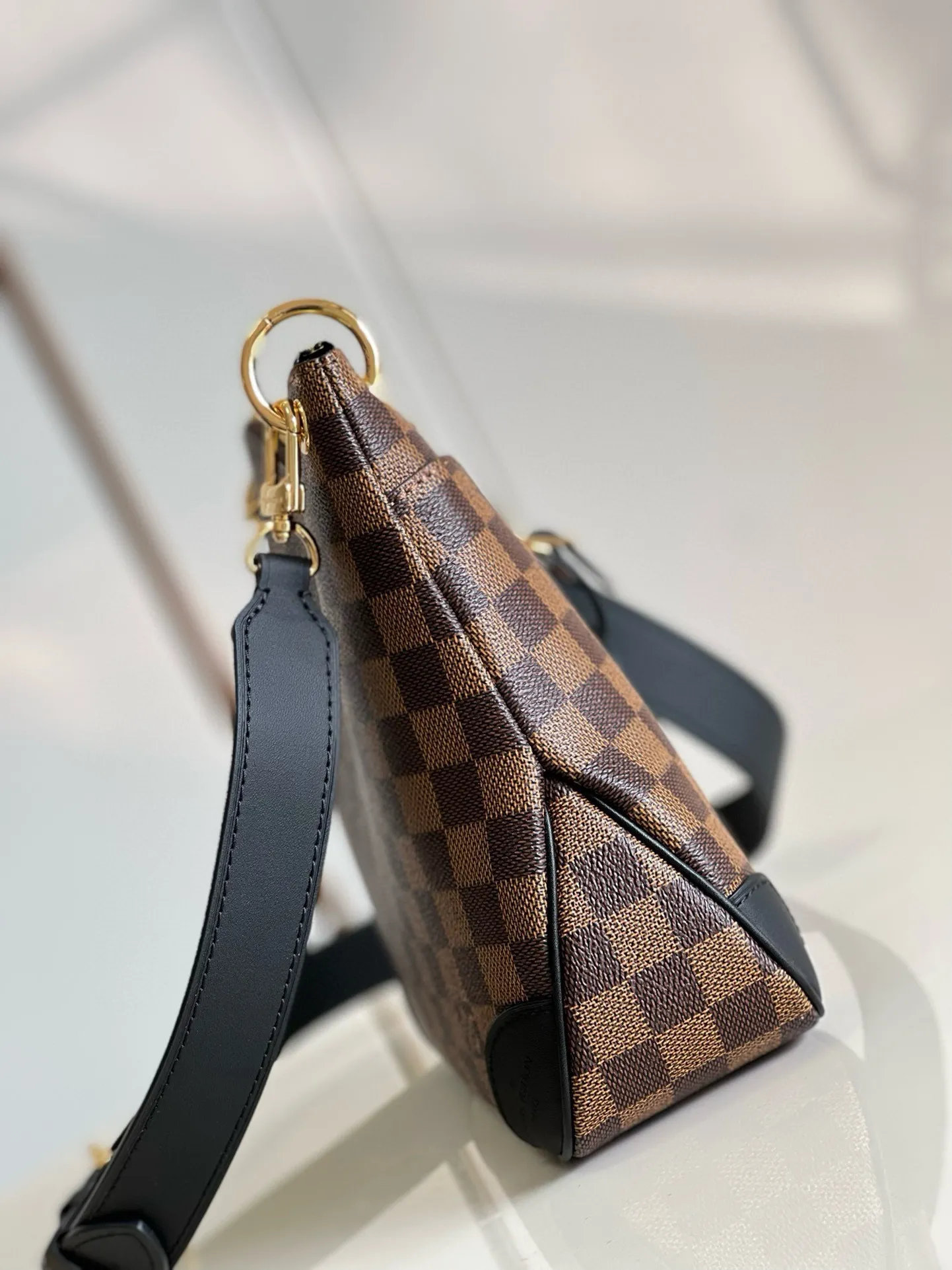 💰800 top original order [Exclusive real shot m50062 grid black leather] m45353 2020 autumn and winter launched a new odeon small handbag. The monogram canvas is complemented by a zipper design and has ample interior space. The natural leather nameplate and reinforced leather corners continue the brand heritage. Adjustable shoulder strap allows for comfortable shoulder or cross-body wear. Detailed features 28.0 x 25.0 x 9.0 cm (length x height x width)
