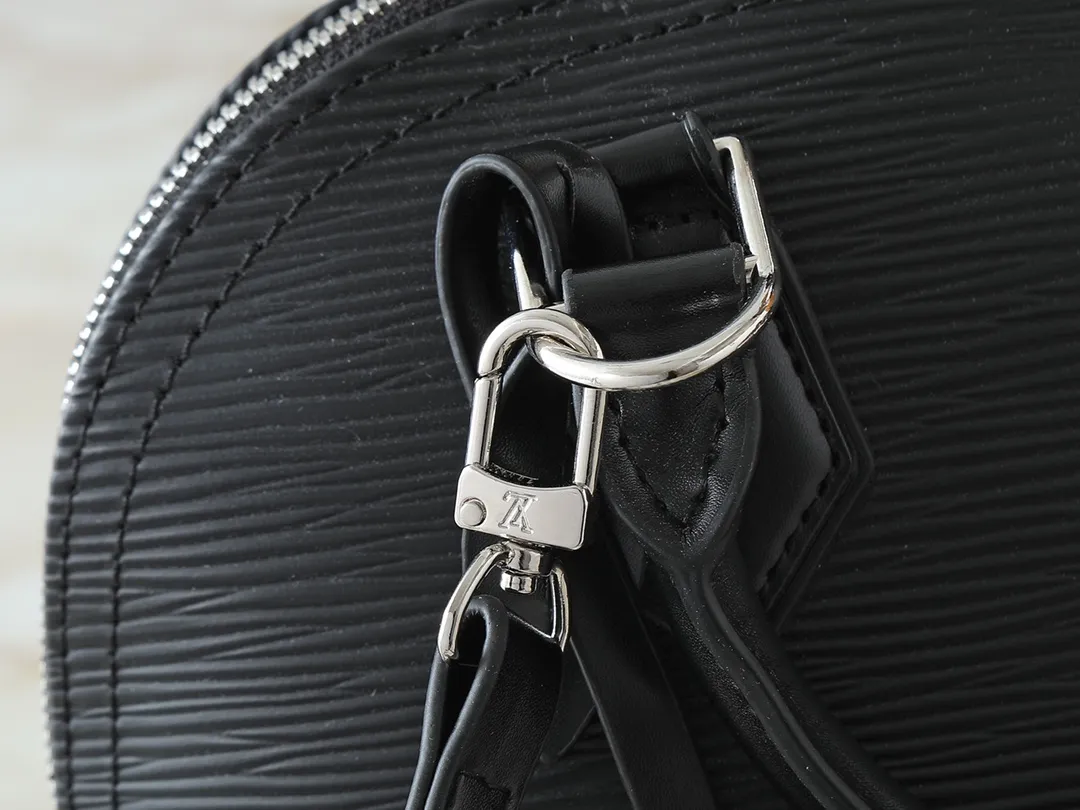 💰240💰Upgraded original M41160 M41327 M40855 M40862 M53152 This Alma BB handbag is based on a classic Louis Vuitton bag designed in 1934 with an Art Deco style. In 2010, on the occasion of the 20th anniversary of the official launch of the Alma bag, a mini model was specially designed for the daughter of the woman who owns this bag. The Alma BB bag features a removable shoulder strap for lightweight cross-body wear. A new and stylish take on a classic shape, this bag in Epi leather is available in a range of bright, vibrant colors. Size: 25×19×12cm