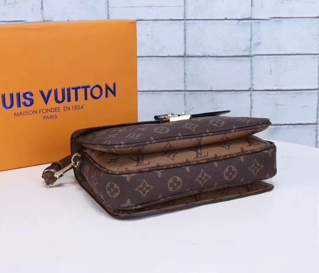 P250 upgraded version, the same model as Fan Bingbing, laser hardware, shoulder straps with opposite flowers, hot-selling model, LV Louis Vuitton M40780 original yellow leather, same style as celebrities. Buy the original model and open the mold. Be sure to do your best, original yellow leather, high-end hardware with imported color-changing leather. French counters have been sold out, high-end quality in the market, unique handwork, welcome to compare the quality as the first choice for gifts, size 25-18-6CM