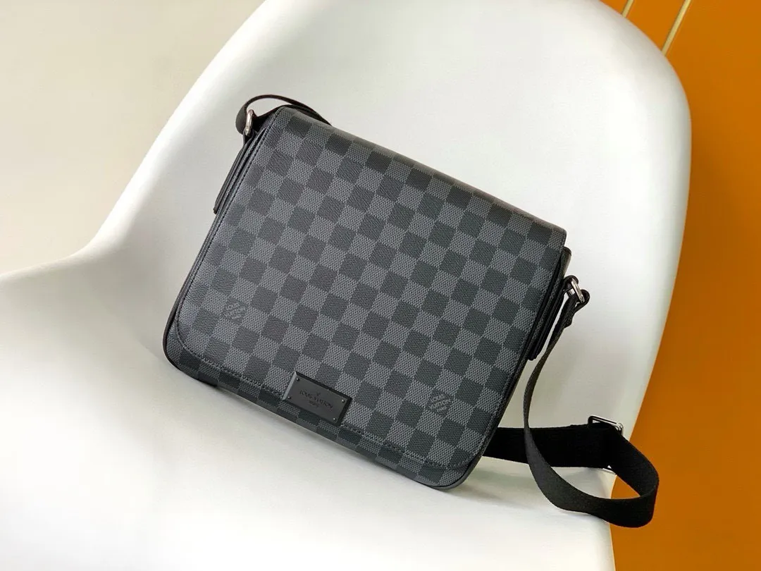 💰740 Top quality original M41213 black check brown check DISTRICT small district small handbag, small, exquisite, classic shape and Damier Graphite canvas material, men's PVC large bag black checkered hijab flip bag shoulder bag casual bag practical elegant handbag, ideal companion for daily life Size 27/23/8cm