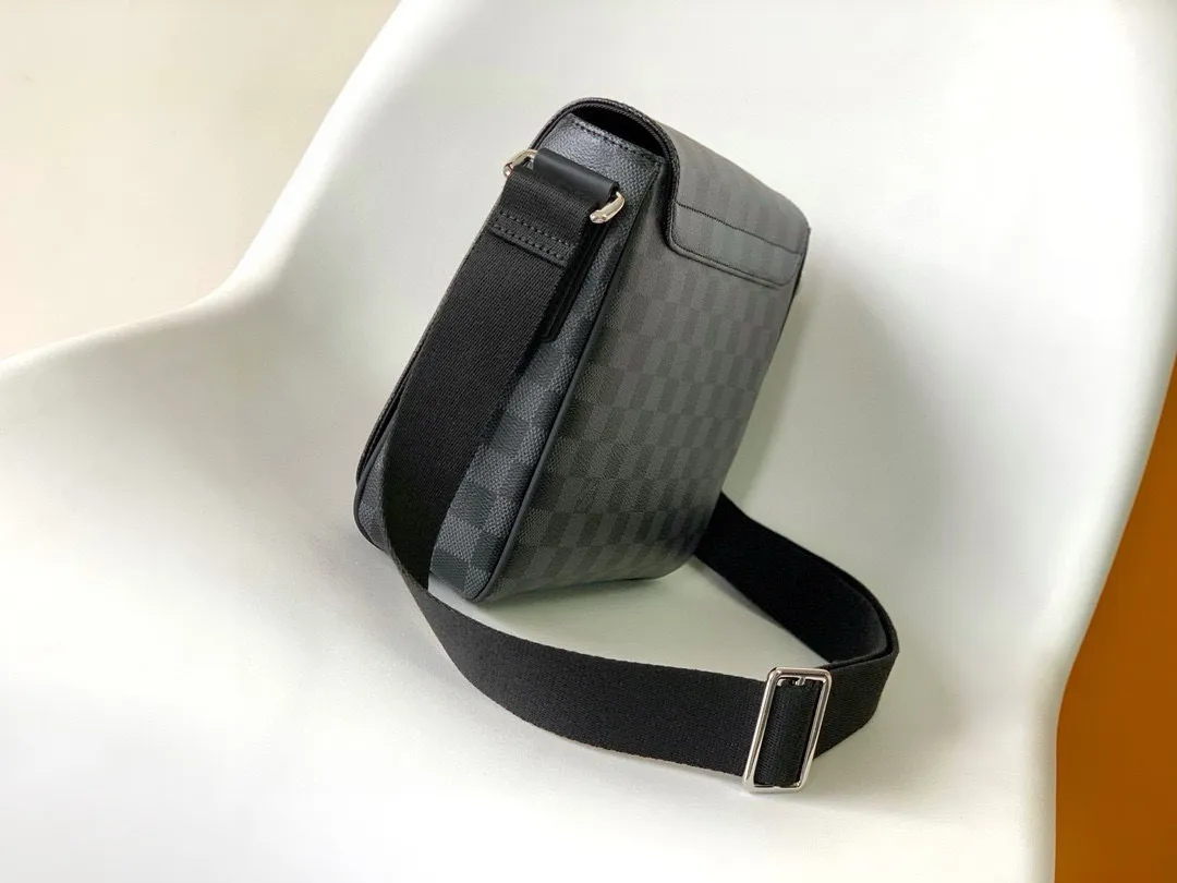 💰740 Top quality original M41213 black check brown check DISTRICT small district small handbag, small, exquisite, classic shape and Damier Graphite canvas material, men's PVC large bag black checkered hijab flip bag shoulder bag casual bag practical elegant handbag, ideal companion for daily life Size 27/23/8cm