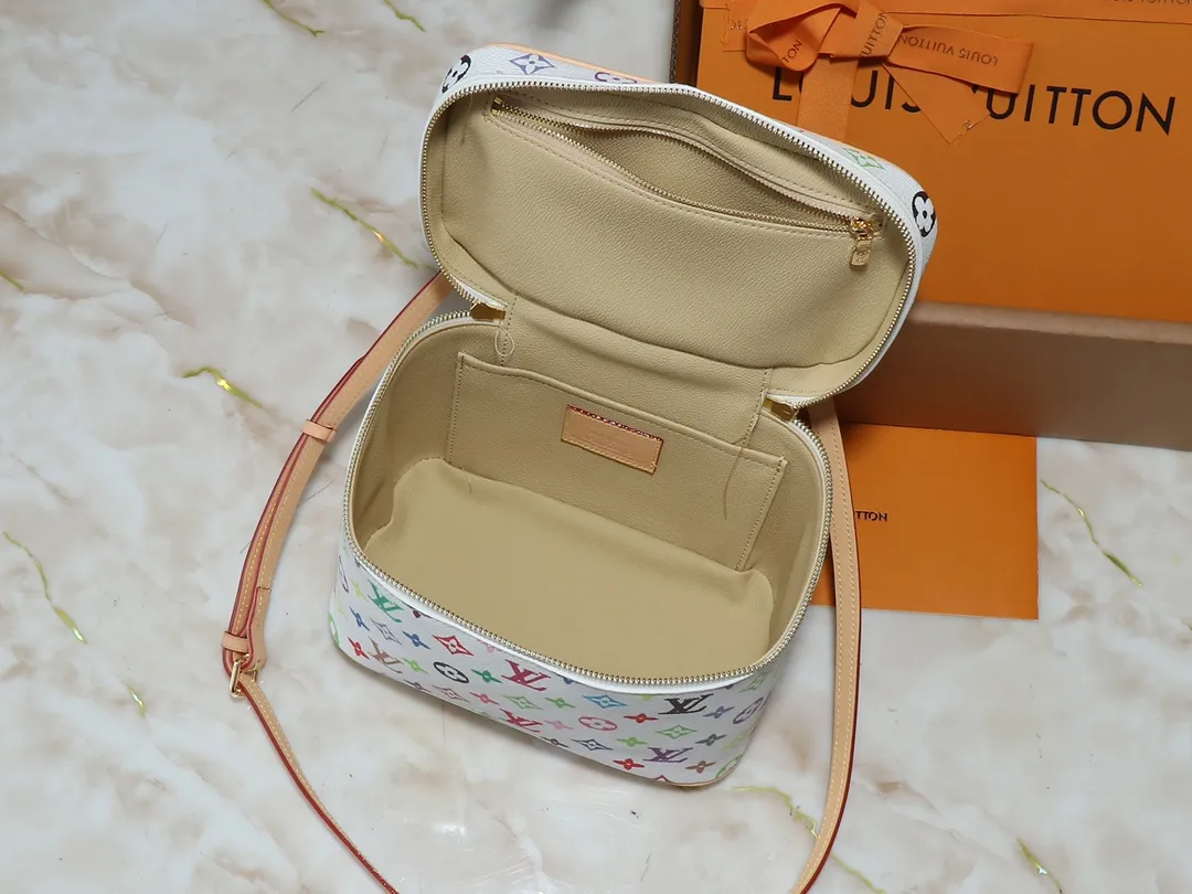 💰320💰Upgraded from the original M13747 M44495 M42265 M44936 M42263 lv Murakami Nice mini Nano cosmetic bag with Monogram printing and 33 colorful colors. In 2025, Murakami and LV jointly launched the white and black tricolor twelve pieces, which are very popular around the world and are loved by celebrities and celebrities. Dimensions: 24 x 17 x 14 (LxHxW)