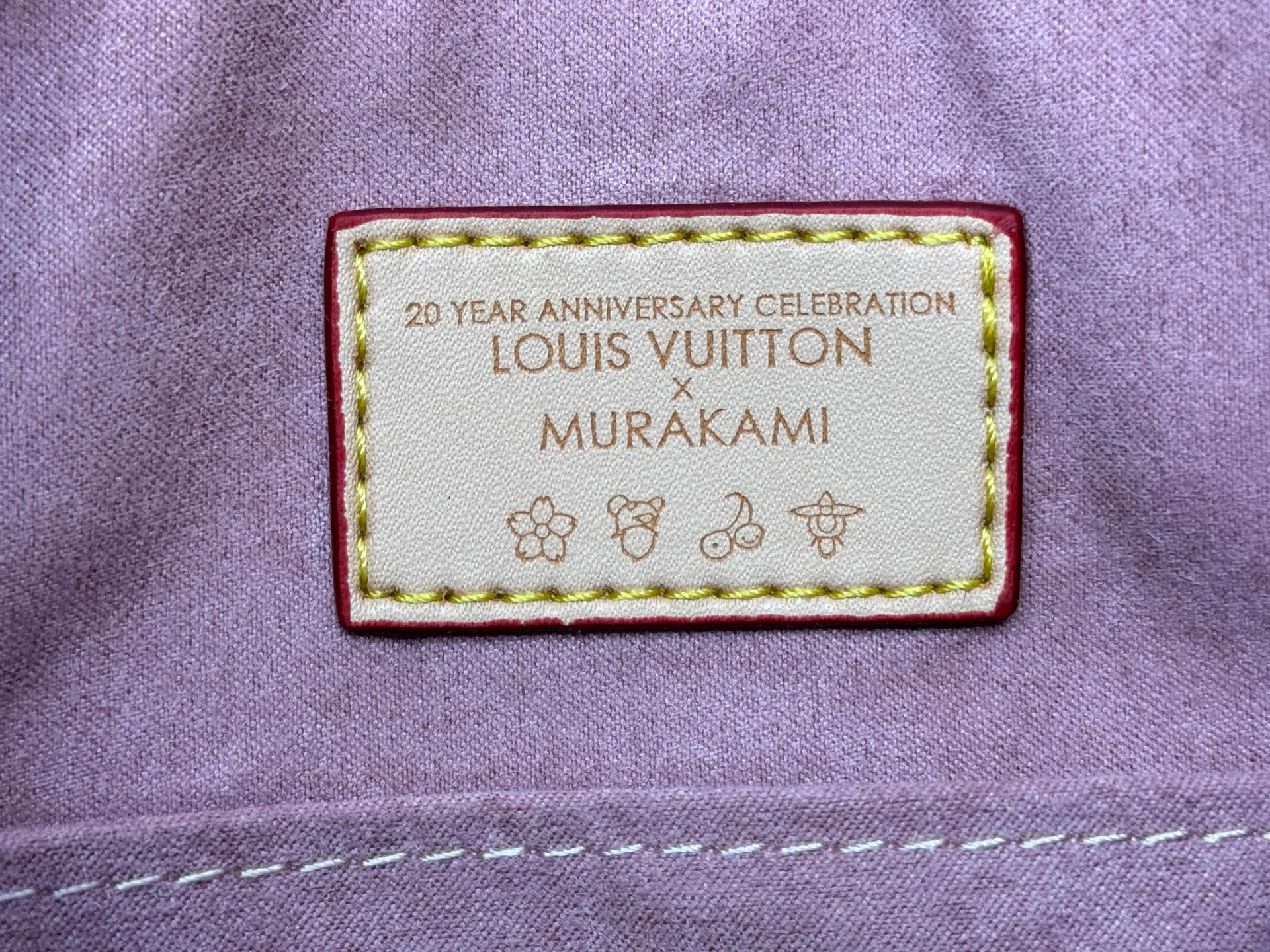 P260 Upgraded original M13805 M13257 M40390 lv Murakami Takashi co-branded cherry blossom 🌸NANOSPEEDY handbag This Nano Speedy handbag combines Monogram canvas and cow leather trim printing, with 33 colorful colors to interpret white tricolor and black tricolor. It has been launched in twelve sections and is very popular around the world and is loved by celebrities and celebrities. 25.0 x 19.0 x 15.0 cm