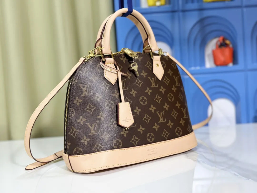 p Large 280💰Small 260💰Upgraded from the original M53151 M53152 presbyopic N41221 Feige presbyopic black leather This is one of Louis Vuitton's iconic handbags with the stiffest design structure. Its prototype is a piece designed by Gaston Vuitton and named after the Alma Bridge, which connects two adjacent fashionable districts in Paris. Signature Monogram canvas gives it a classic feel. Size: small 25 x 19 x 12, large 32x24x15cm (length x height x width)