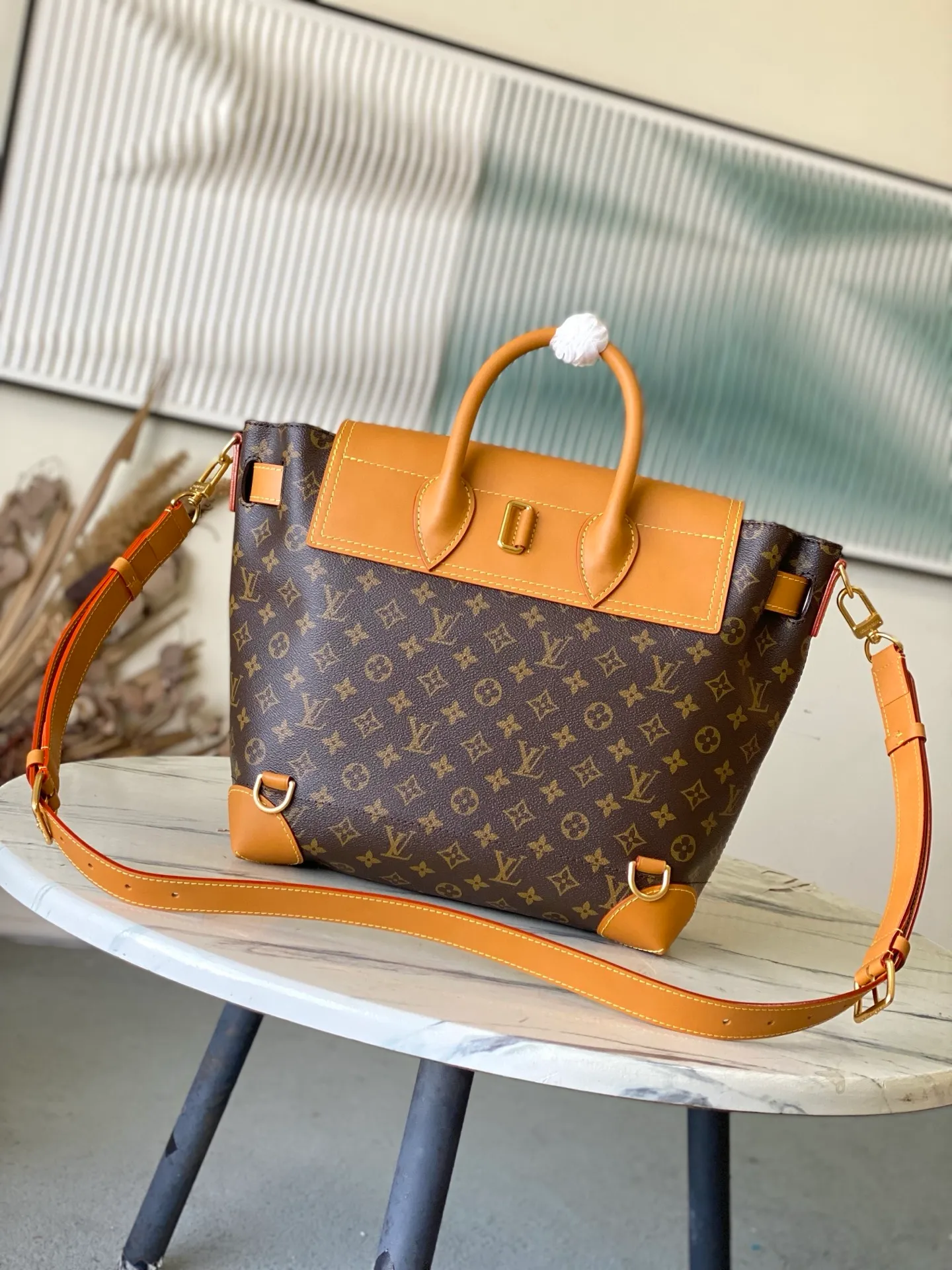 💰1580 Top Original Order M25989 This Steamer 30 handbag is made by Pharrel Williams and has an elegant design made of Monogram canvas. The double outer pockets on the front highlight the workwear style, and the detachable shoulder strap and flap make it easy to carry cross-body, shoulder, hand or backpack. Dimensions: 33 × 32 × 14 cm