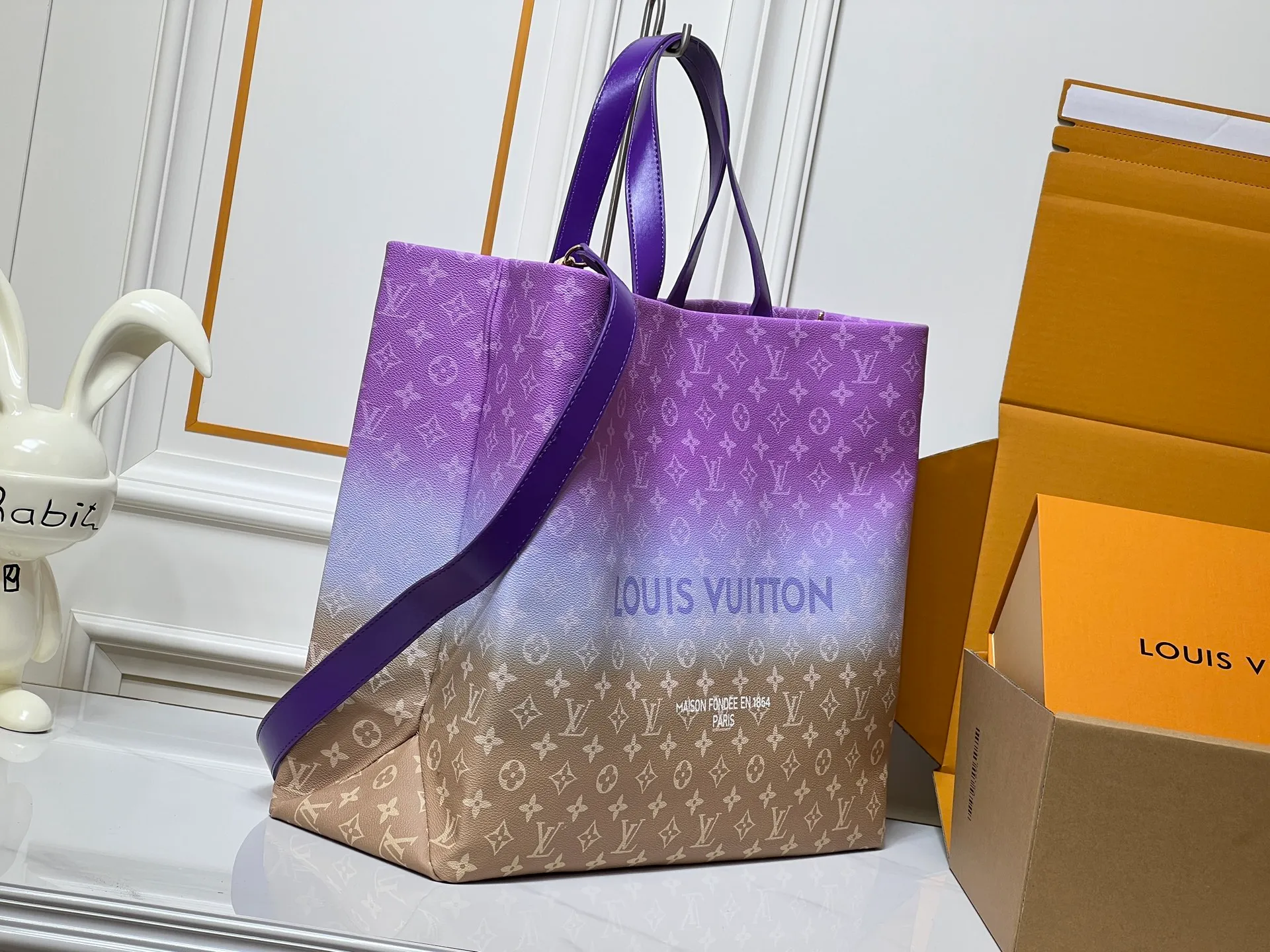 Batch 320💰M24457 presbyopic plaid purple. Grass green pink black orange blue green gray presbyopia plaid black crocodile pattern orange crocodile pattern 13 colors ✔️ This medium Shopper handbag draws inspiration from Louis Vuitton shopping bags, with the words Louis Vuitton and Maison Fondée En 1854 written on soft cow leather, with a top handle and a detachable shoulder strap. Dimensions: 42x34x16cm