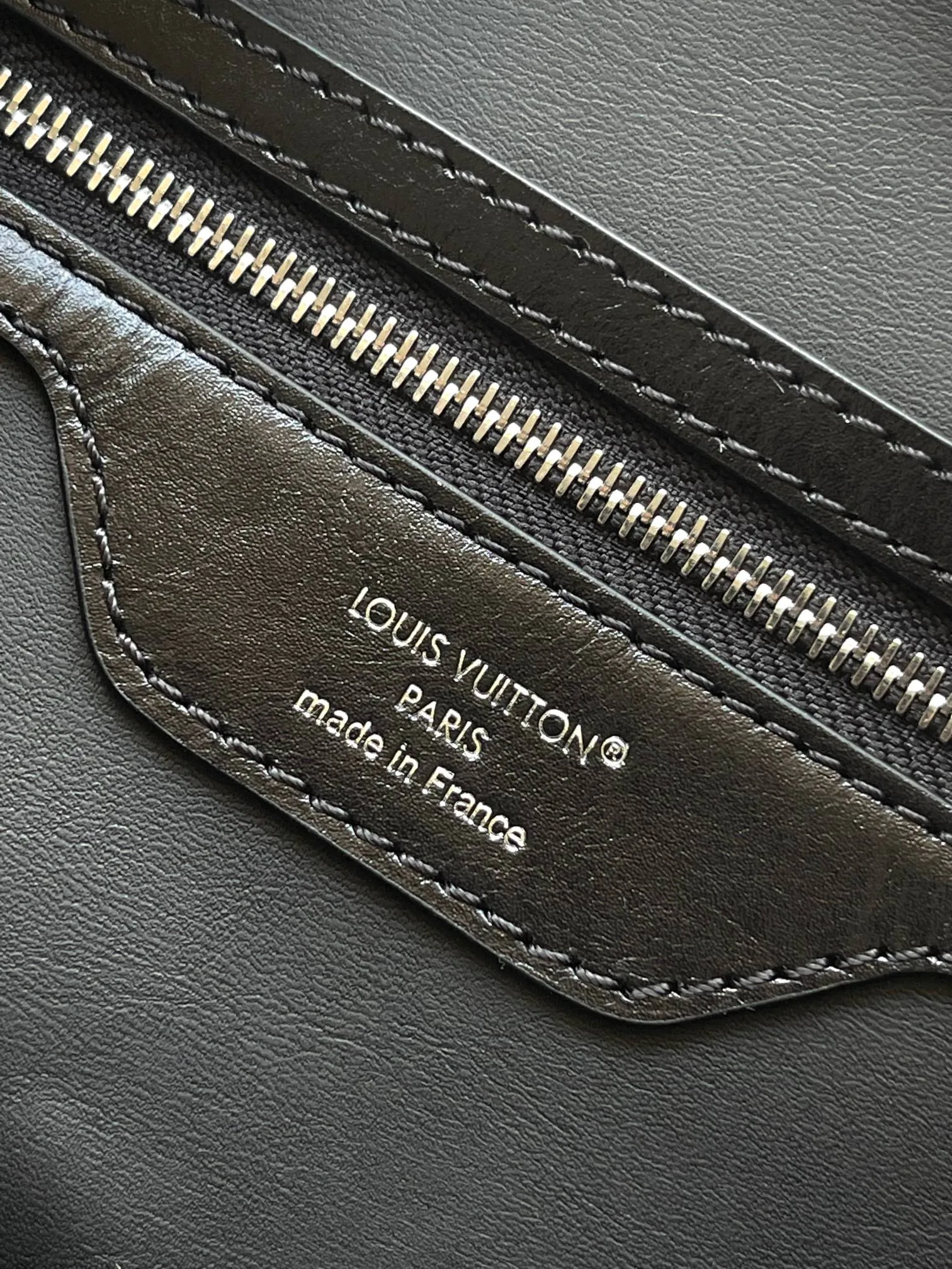p1840 [Special grade MB163c chip version original leather] This Speedy Soft 30 handbag Model: M15102 Material: Grade A all-steel hardware, imported original cowhide Packaging: Full set of original duty-free MB packaging Dimensions: 30 x 21 x 17 cm