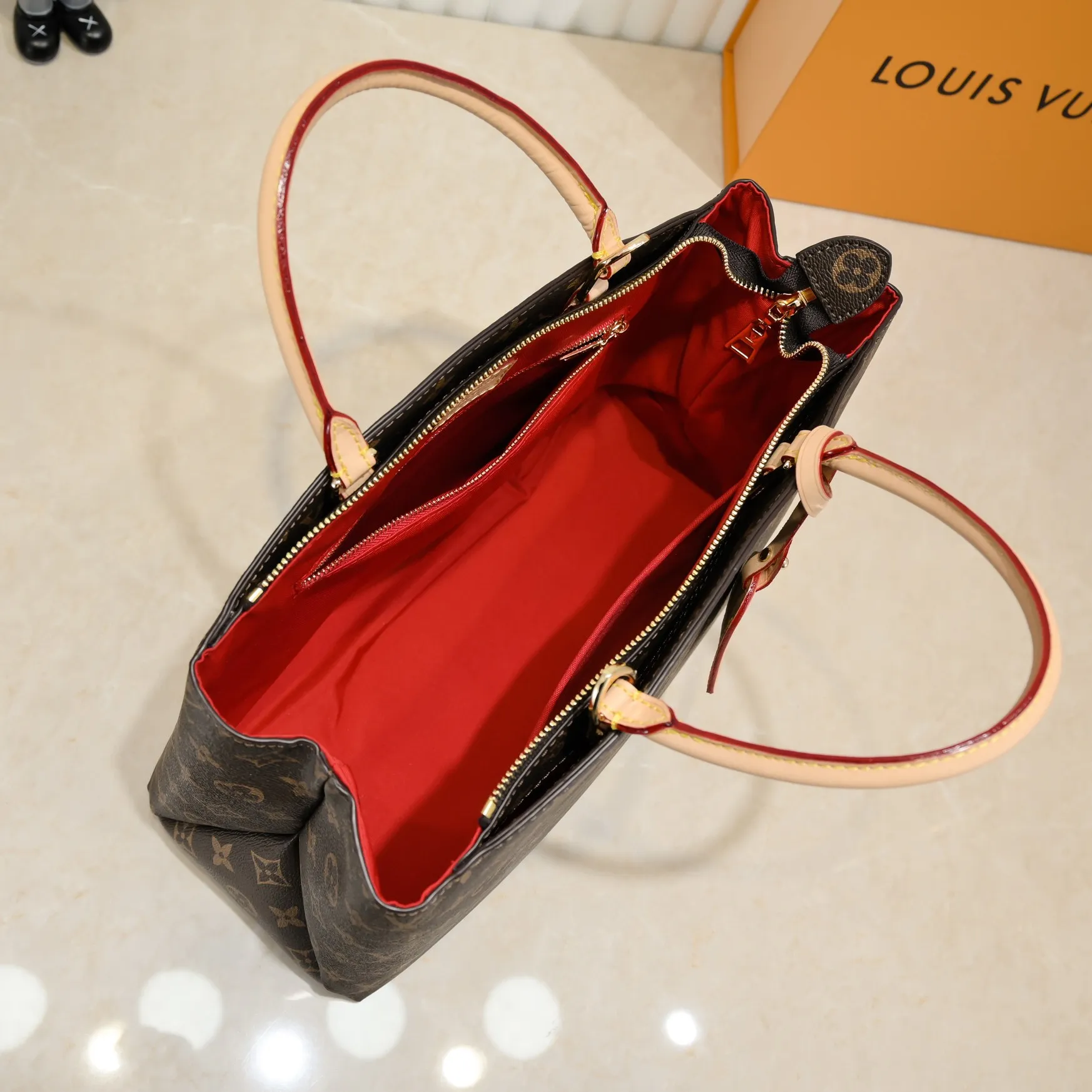 Batch 380💰Large size 2021 new LV New Grand palais mm🎉🎉🎉LV Louis Vuitton double-sided yellow leather presbyopia trendy fashion shoulder bag, N45811. Size: 34-15-24cm