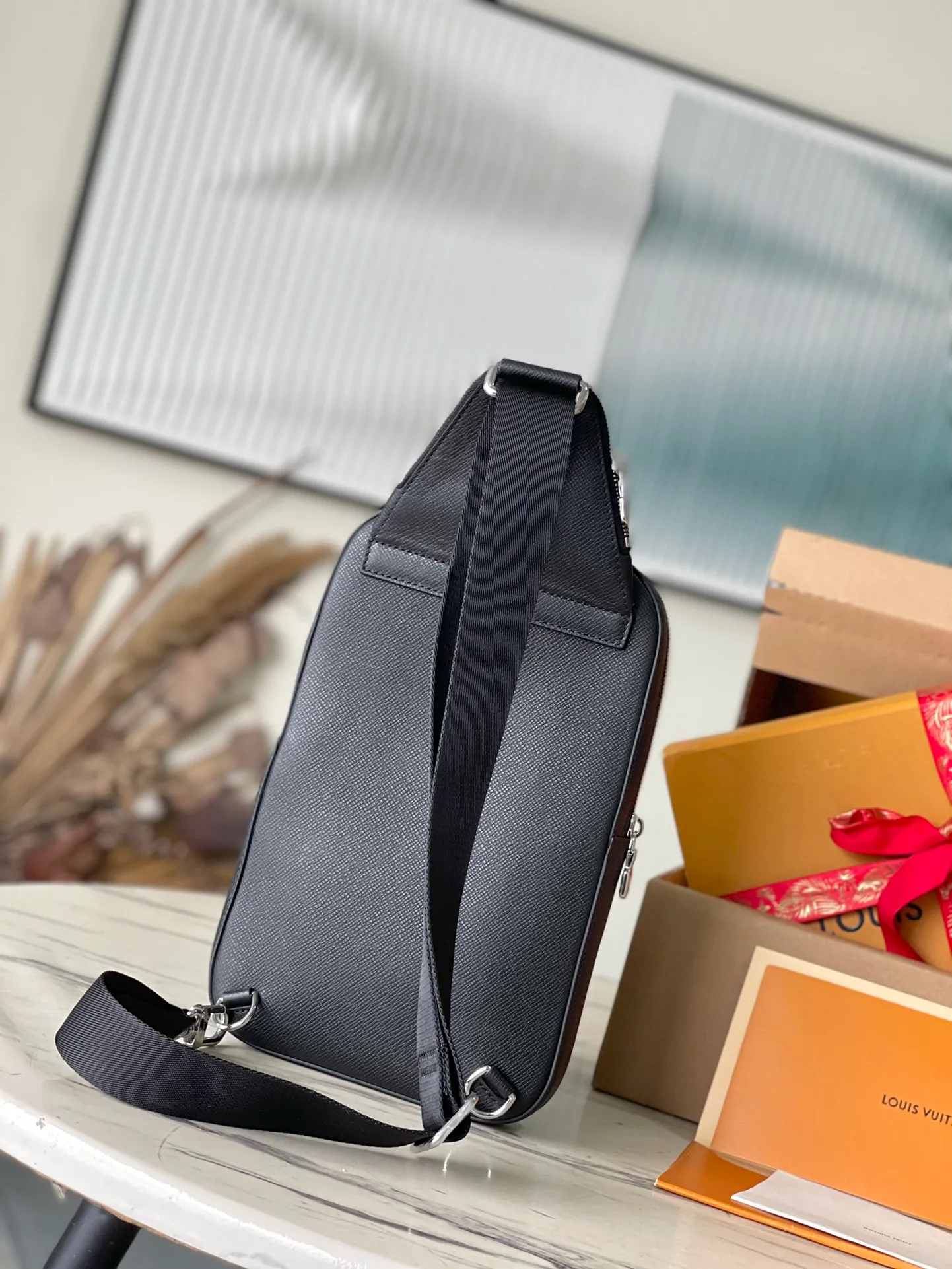 💰1020 (top layer leather) top original order M30863 supports counter inspection. The photo taken of duty-free goods is consistent with the product without opening the packaging. This product is an exclusive duty-free product in the market and is the highest-end product. Inspection is supported. This product has passed strict inspection and is flawless. Please wear gloves when touching the product. This product is not returnable or exchangeable. Please confirm the product first and then remove the label on the handle. This product is temporarily not open to the public, only regular customers, and is in short supply. Dimensions: 20 x 31 x 7 cm
