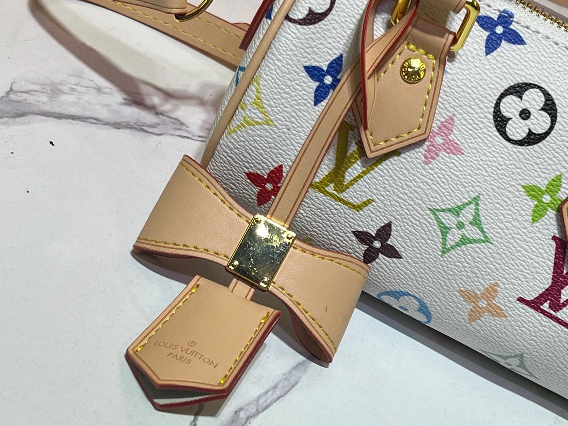 Batch 200💰Upgraded original M13391 M13406 M81085 lv Murakami Takashi co-branded NANOSPEEDY black and white handbags. This Nano Speedy handbag combines Monogram canvas and cow leather trim printing, with 33 colorful colors to interpret the white tricolor and black tricolor. The twelve pieces are popular around the world and are loved by celebrities and celebrities. Dimensions: 16x10x7.5cm