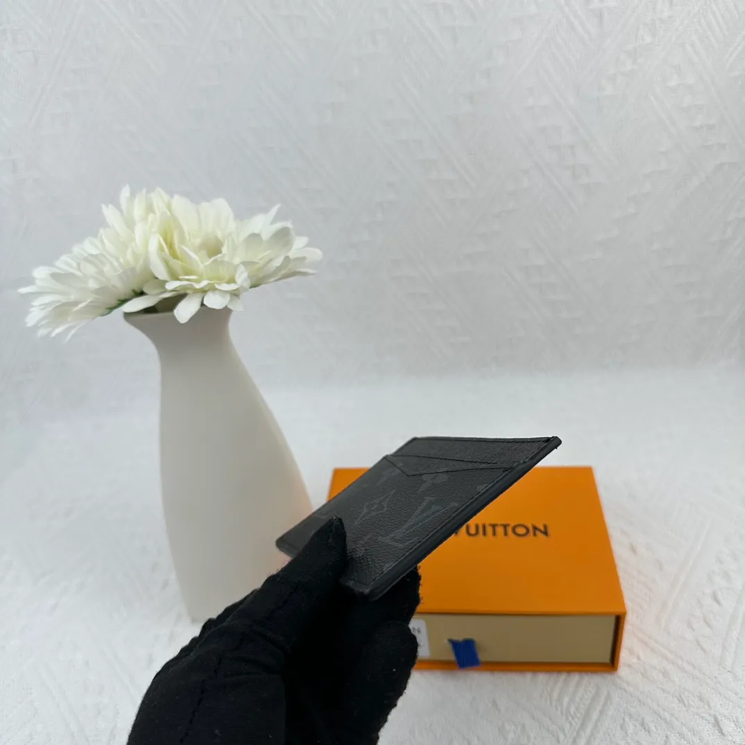P66M60166 Card Holder Neo card holder made of Monogram Macassar canvas is the first choice for carrying important cards. Black leather trim makes the classic Louis Vuitton pattern even more eye-catching. Size: 7.5*12