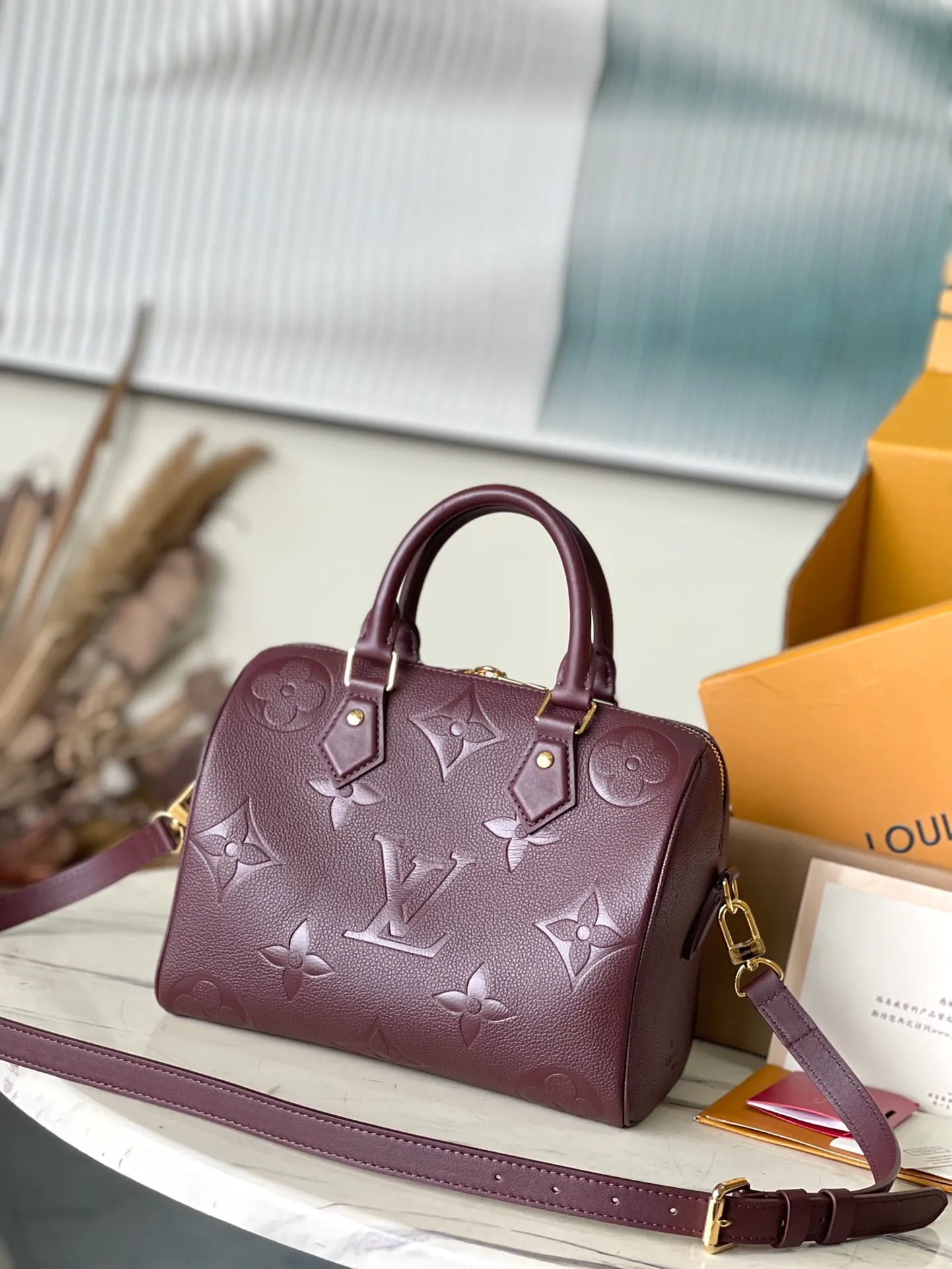 💰1160 (top layer leather) top original order M59273. Support counter inspection. Photos taken of duty-free goods are consistent with the product without unpacking. This product is an exclusive duty-free product in the market and is the highest-end product. Inspection is supported. This product has passed strict inspection and is flawless. Please wear gloves when touching the product. This product is not returnable or exchangeable. Please confirm the product first and then remove the label on the handle. This product is temporarily not open to the public, only regular customers, and is in short supply. Dimensions: 25 x 19 x 15 cm