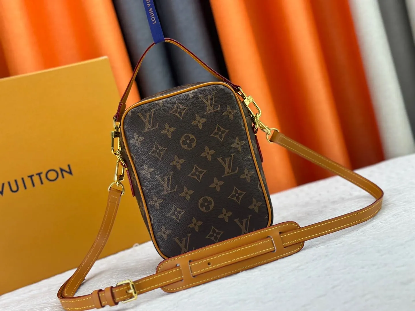 P240 M14106 Spring/Summer 2025 Crossbody Handbag Louis Vuitton Size 21/6/16