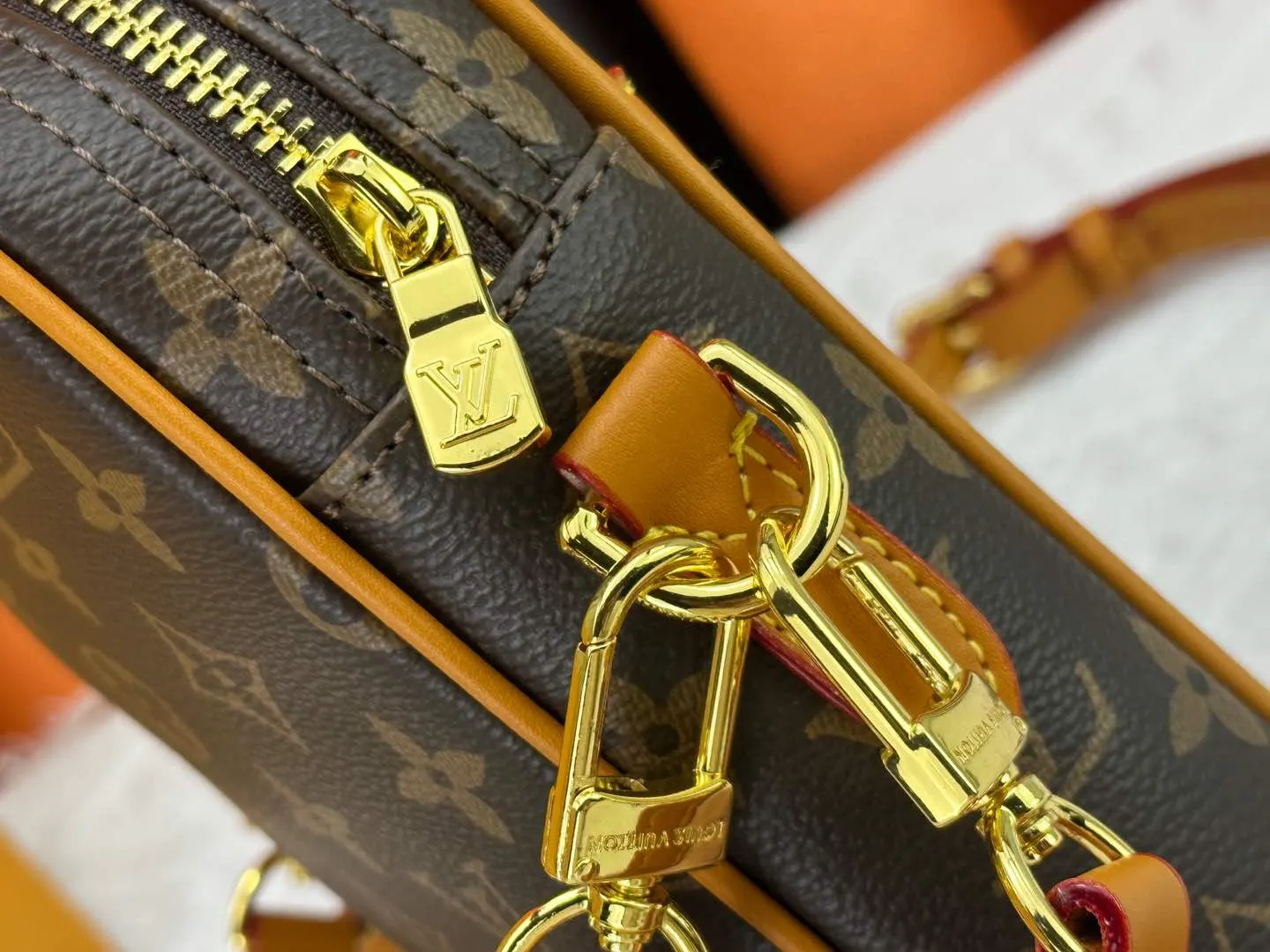 P240 M14106 Spring/Summer 2025 Crossbody Handbag Louis Vuitton Size 21/6/16