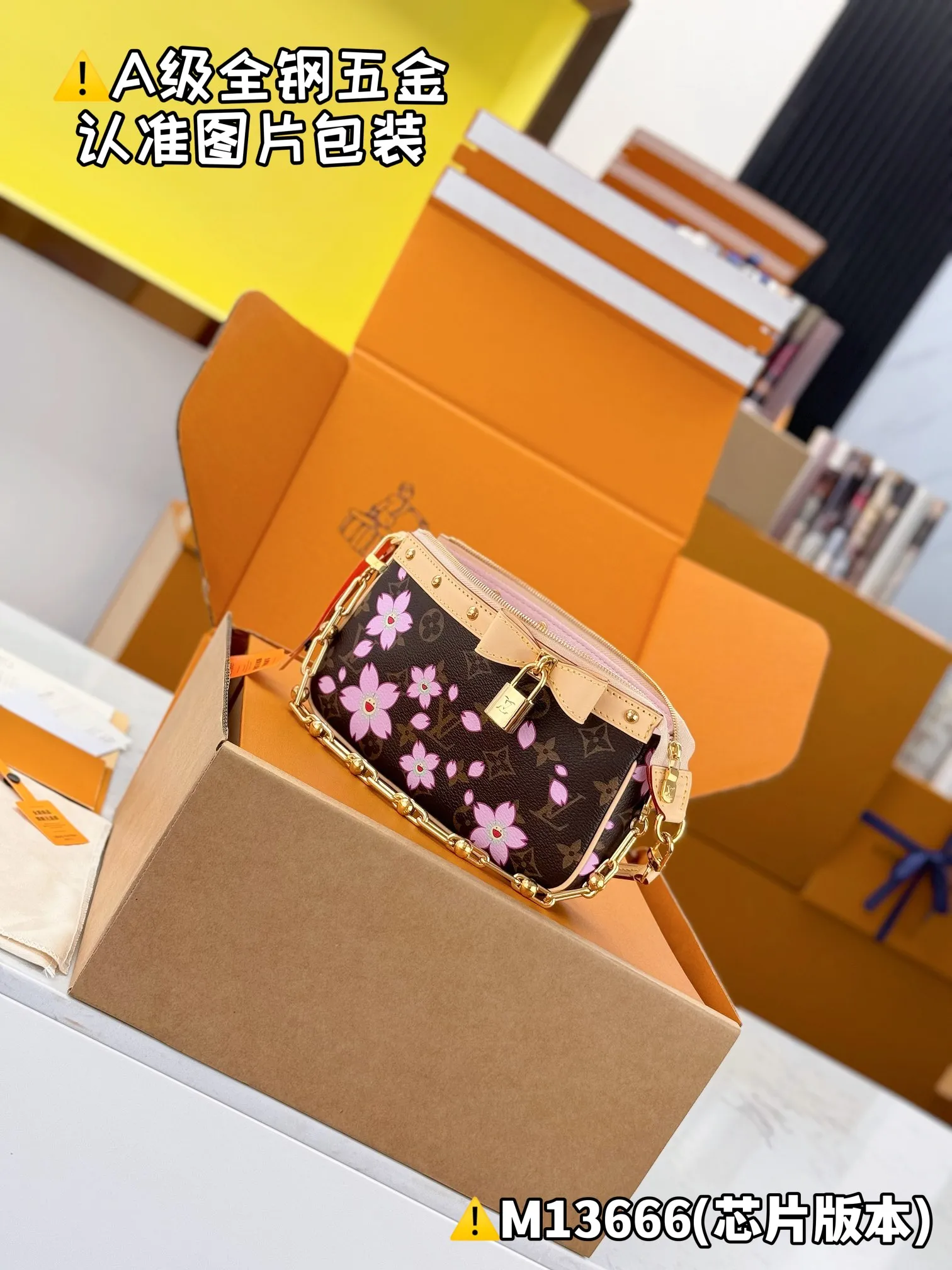 P1560 [Special grade MB high elastic fabric] LV x TM POCHETTE ACCESSOIRES handbag Model: M13666 Material: A+ grade all-steel hardware, imported high elastic fabric Packaging: Full set of special grade duty-free MB packaging Dimensions: 13 x 4 x 22 cm (height x width x length)