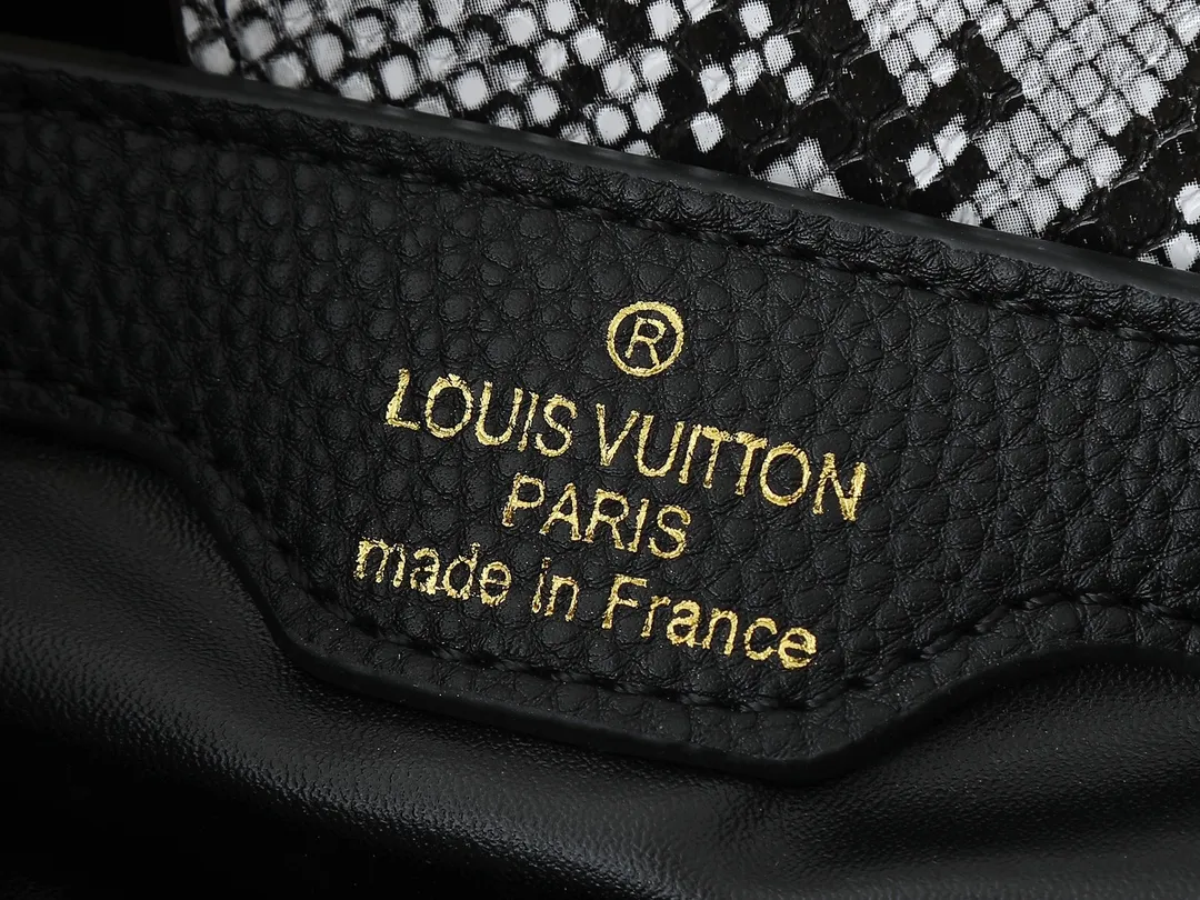 💰340💰Guangzhou goods Upgraded original M80071 M80041 M81410 M81258 M98477 This Capucines handbag displays the subtle sheen of the delicate Taurillon leather and python leather handles, embellished with iconic letters. The detachable wide shoulder strap allows the compact size to be worn on the shoulder or cross-body. Dimensions: 27.0 x 17.3 x 9.0 cm