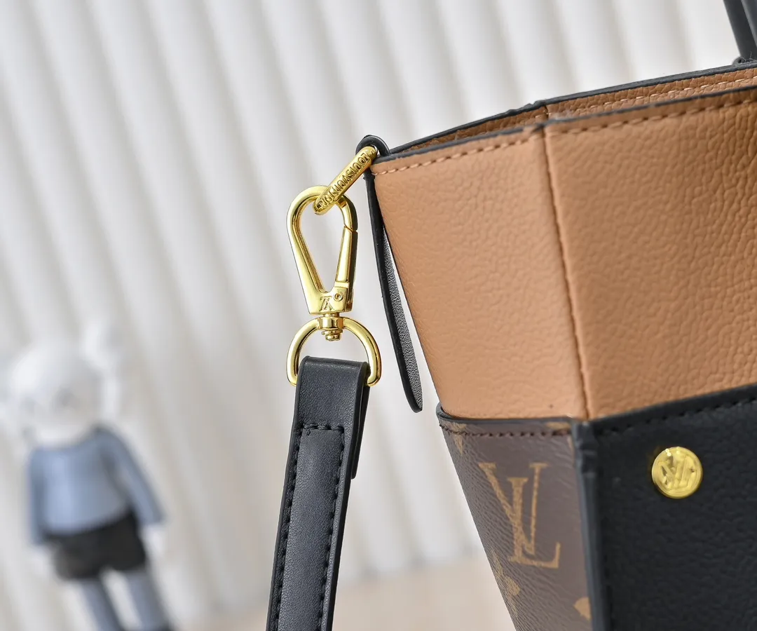 💰360💰Upgraded original [M53826 black embroidery M53825 apricot embroidery M53824 MM53823 presbyopia with black]🔥On My Side handbag shows the elegant fusion of calfskin and classic Monogram canvas. Contrasting canvas shapes the large outer pocket, creating a trompe l'oeil effect as if two handbags merge into one. Plenty of space can easily accommodate office needs, and the adjustable shoulder strap allows for a cross-body style. Dimensions: 30.5 x 24.5 x 14 cm (Length x Height x Width) - Calfskin and Monogram coated canvas - Cowhide leather trim - Microfiber lining - 2 top handles for hand or elbow carry - Adjustable shoulder strap for shoulder or cross-body wear - Lock closure - 2 outer pockets with magnetic closure - Zip pocket - 1 patch pocket