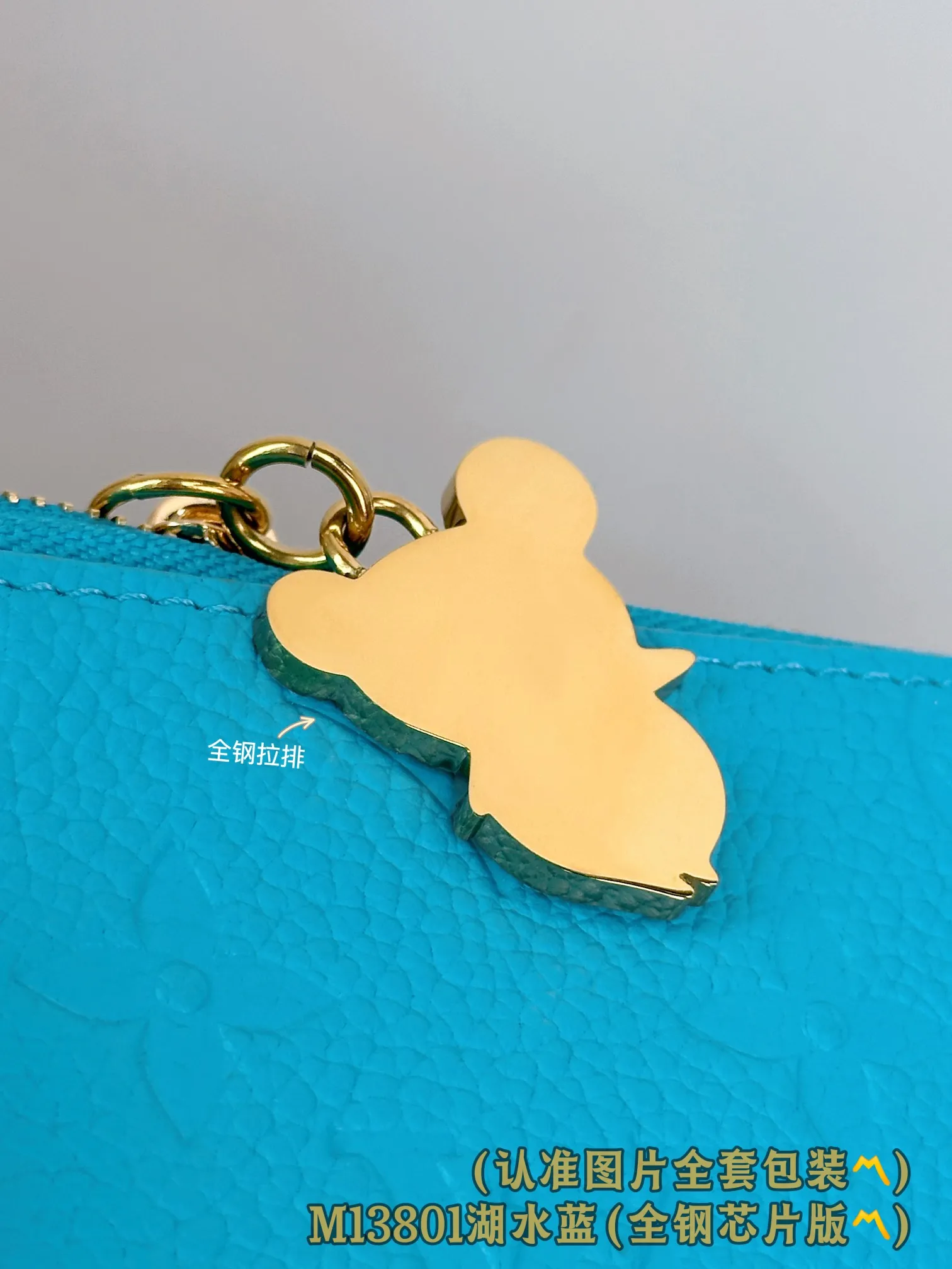 💰640 [Genuine grade] [Special grade MB high-elastic fabric] M13801 Lake Blue (〽️A-grade all-steel version〽️) Personalized customization! Transcoding chip, Noa small wallet, this Noa small wallet is made of Louis Vuitton's classic Monogram cowhide! It has a compact square design and a distinctive L-shaped zipper, and the interior is lined with colorful leather. The wallet features six compartments for business cards, as well as roomy fold-out pockets.  11 x 8.5 x 1.5 cm (length x height x width).