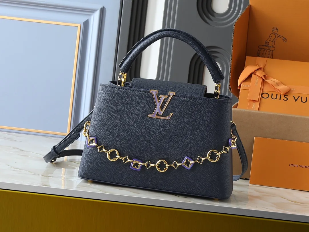 💰460💰Guangzhou goods Upgraded from the original M14381 M14970 M14393 M14972 M14971 This medium Capucines handbag comes from the Harmony series and explores the inspiration of the Monogram flower with a decorative chain. Taurillon cow leather creates an elegant structure, colorful resin outlines the LV letters, and the flip cover provides two styles: external or internal. The neat interior is equipped with multiple pockets, and the detachable and adjustable shoulder strap makes it easy to wear cross-body. Dimensions: 31.5 x 20.0 x 11.0 cm (length x height x width)