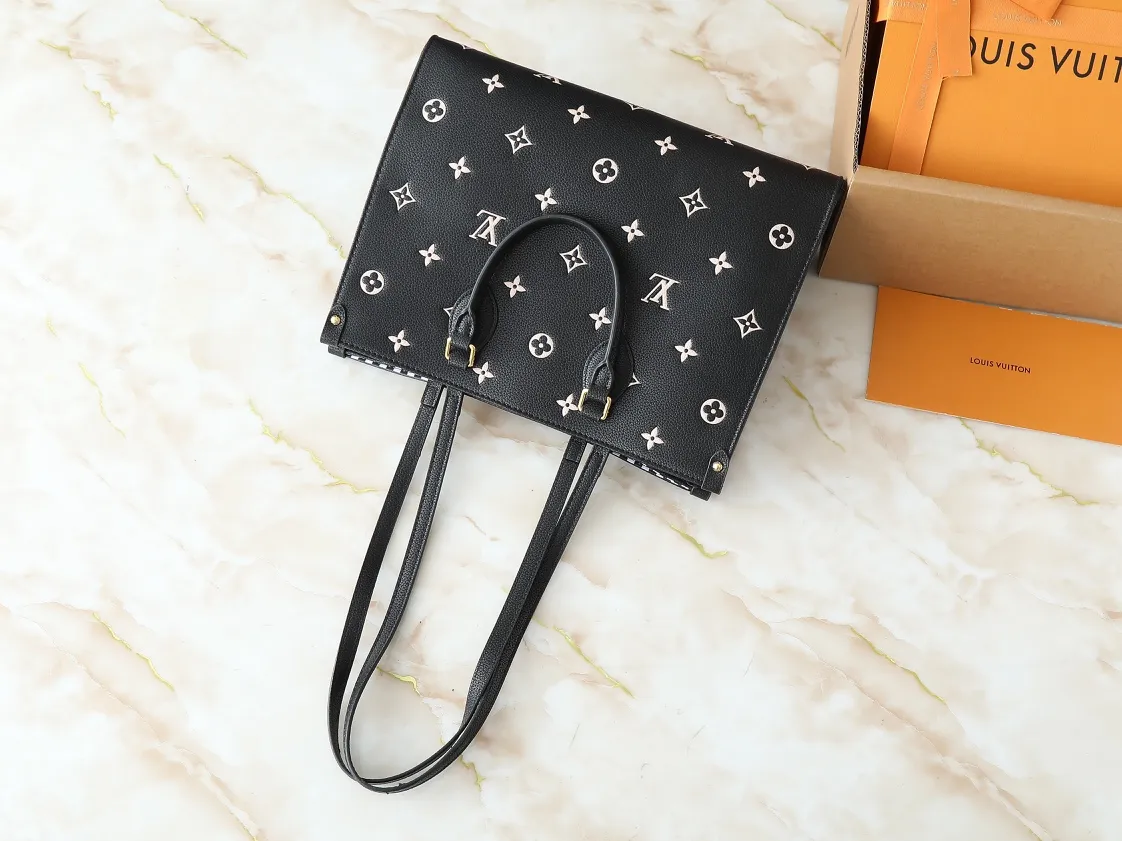 💰260💰Upgraded original M46833 ONTHEGO medium handbag M46834M45595 all black M45494 apricot print 45495 black print 45496 white print M46286 pink Monogram is full leather embossed silk screen white and purple mommy bag shopping bag oo [handshake] [handshake] pattern printed and dyed first, then embossed, soft and soft than grained cowhide Its ample interior can accommodate laptops and other office supplies. The long and short handles are convenient for carrying in the hand or on the shoulder. Size: 34x26x13cm