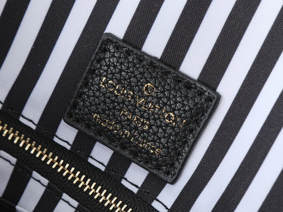 💰260💰Upgraded original M46833 ONTHEGO medium handbag M46834M45595 all black M45494 apricot print 45495 black print 45496 white print M46286 pink Monogram is full leather embossed silk screen white and purple mommy bag shopping bag oo [handshake] [handshake] pattern printed and dyed first, then embossed, soft and soft than grained cowhide Its ample interior can accommodate laptops and other office supplies. The long and short handles are convenient for carrying in the hand or on the shoulder. Size: 34x26x13cm