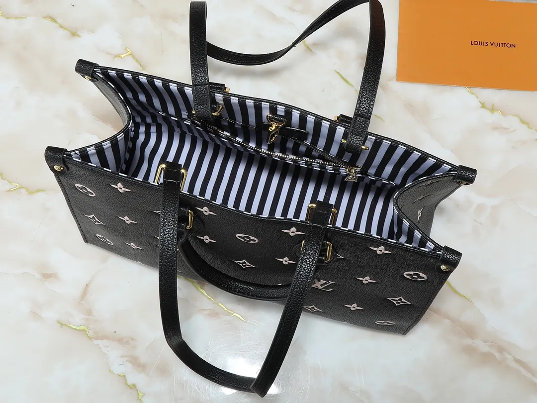 💰260💰Upgraded original M46833 ONTHEGO medium handbag M46834M45595 all black M45494 apricot print 45495 black print 45496 white print M46286 pink Monogram is full leather embossed silk screen white and purple mommy bag shopping bag oo [handshake] [handshake] pattern printed and dyed first, then embossed, soft and soft than grained cowhide Its ample interior can accommodate laptops and other office supplies. The long and short handles are convenient for carrying in the hand or on the shoulder. Size: 34x26x13cm