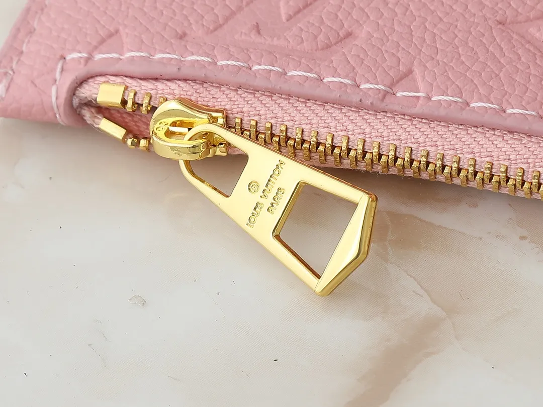 💰260💰Upgraded original version ✨M11283 M25453 M47209 M46545 M46492 This Summer Bundle handbag is from the Dégradé series. The new drawstring design adds a summer atmosphere. The Monogram Empreinte embossed leather bag features a gradient tone to brighten any seasonal look. The double handles and detachable cross-body strap provide a variety of stylish carrying options, making it a great companion for travel day and night. Detailed features: 28 x 20 x 11.5 (Length x Height x Width)