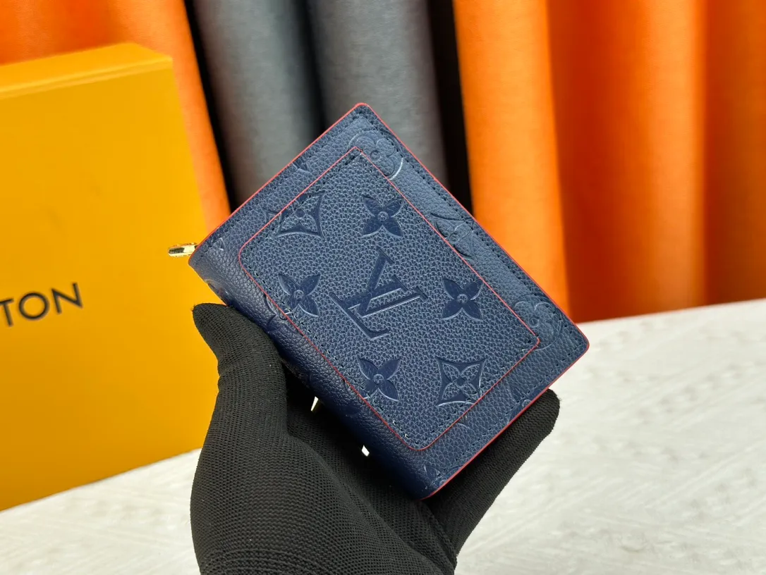 P150LV top replica M80152 This Cléa wallet is made of Monogram Empreinte soft grained cowhide, embellished with Louis Vuitton's iconic Monogram embossed pattern. It has a stylish design, is exquisite and compact but has a spacious capacity. It is equipped with an external patch pocket, zipper coin pocket, banknote compartment and six credit card slots. Dimensions: 12 x 9 x 3.5 cm (length x height x width