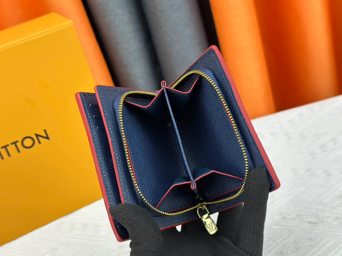 P150LV top replica M80152 This Cléa wallet is made of Monogram Empreinte soft grained cowhide, embellished with Louis Vuitton's iconic Monogram embossed pattern. It has a stylish design, is exquisite and compact but has a spacious capacity. It is equipped with an external patch pocket, zipper coin pocket, banknote compartment and six credit card slots. Dimensions: 12 x 9 x 3.5 cm (length x height x width