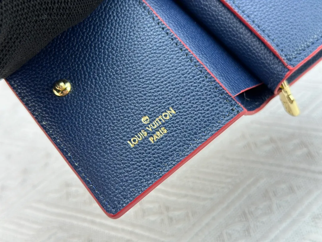 P150LV top replica M80152 This Cléa wallet is made of Monogram Empreinte soft grained cowhide, embellished with Louis Vuitton's iconic Monogram embossed pattern. It has a stylish design, is exquisite and compact but has a spacious capacity. It is equipped with an external patch pocket, zipper coin pocket, banknote compartment and six credit card slots. Dimensions: 12 x 9 x 3.5 cm (length x height x width