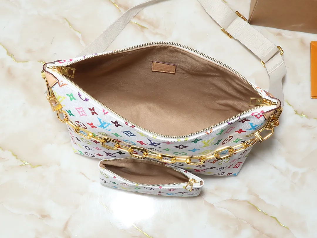 💰260💰Upgraded original M12068 M12071 M12072 This new Coussin series of hobo bags combines fashion and functionality, and combines the iconic design elements of the series. The bag is made of smooth cotton-paved leather and is embossed with the brand's Monogram pattern. The signature thick chain strap is accented with gold-tone hardware, while the wide detachable textile shoulder strap allows you to carry it in different ways. This versatile style is large enough to hold a laptop and features a removable zip pocket. Dimensions: 38x33x10 cm