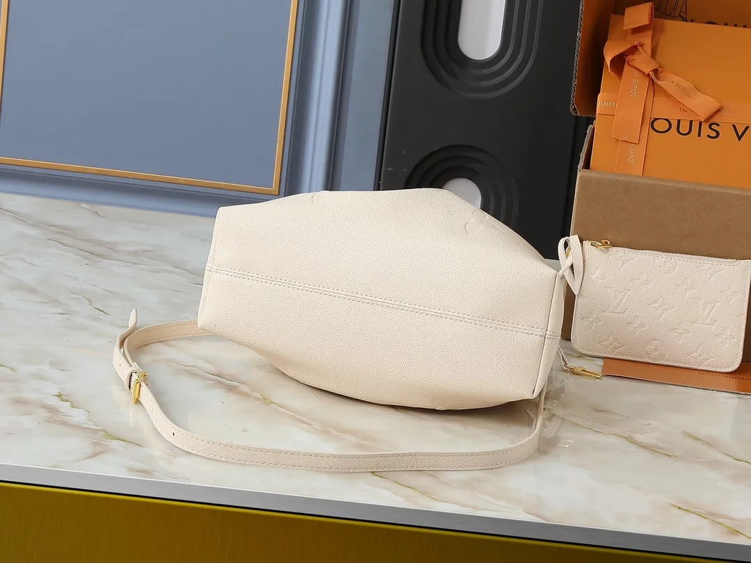 💰260💰Upgraded original version ✨M11283 M25453 M47209 M46545 M46492 This Summer Bundle handbag is from the Dégradé series. The new drawstring design adds a summer atmosphere. The Monogram Empreinte embossed leather bag features a gradient tone to brighten any seasonal look. The double handles and detachable cross-body strap provide a variety of stylish carrying options, making it a great companion for travel day and night. Detailed features: 28 x 20 x 11.5 (Length x Height x Width)