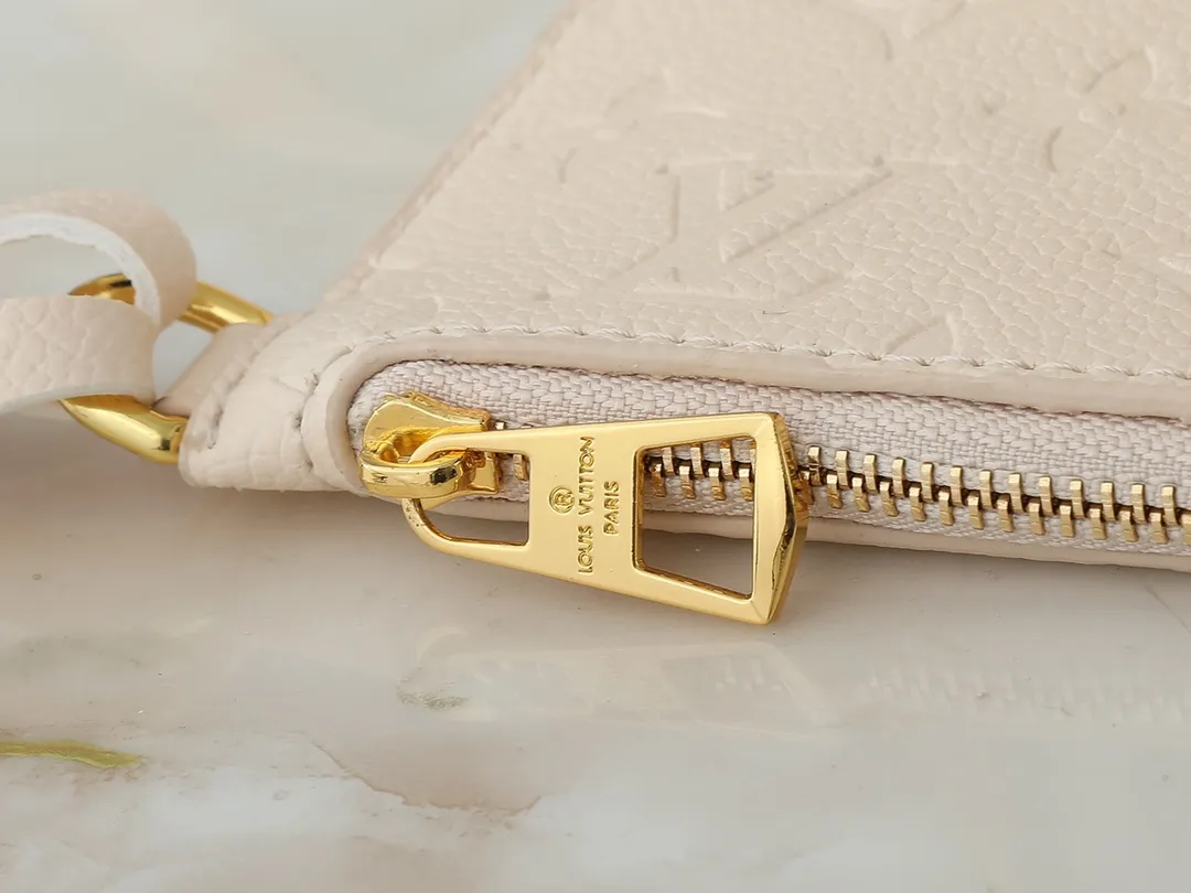 💰260💰Upgraded original version ✨M11283 M25453 M47209 M46545 M46492 This Summer Bundle handbag is from the Dégradé series. The new drawstring design adds a summer atmosphere. The Monogram Empreinte embossed leather bag features a gradient tone to brighten any seasonal look. The double handles and detachable cross-body strap provide a variety of stylish carrying options, making it a great companion for travel day and night. Detailed features: 28 x 20 x 11.5 (Length x Height x Width)
