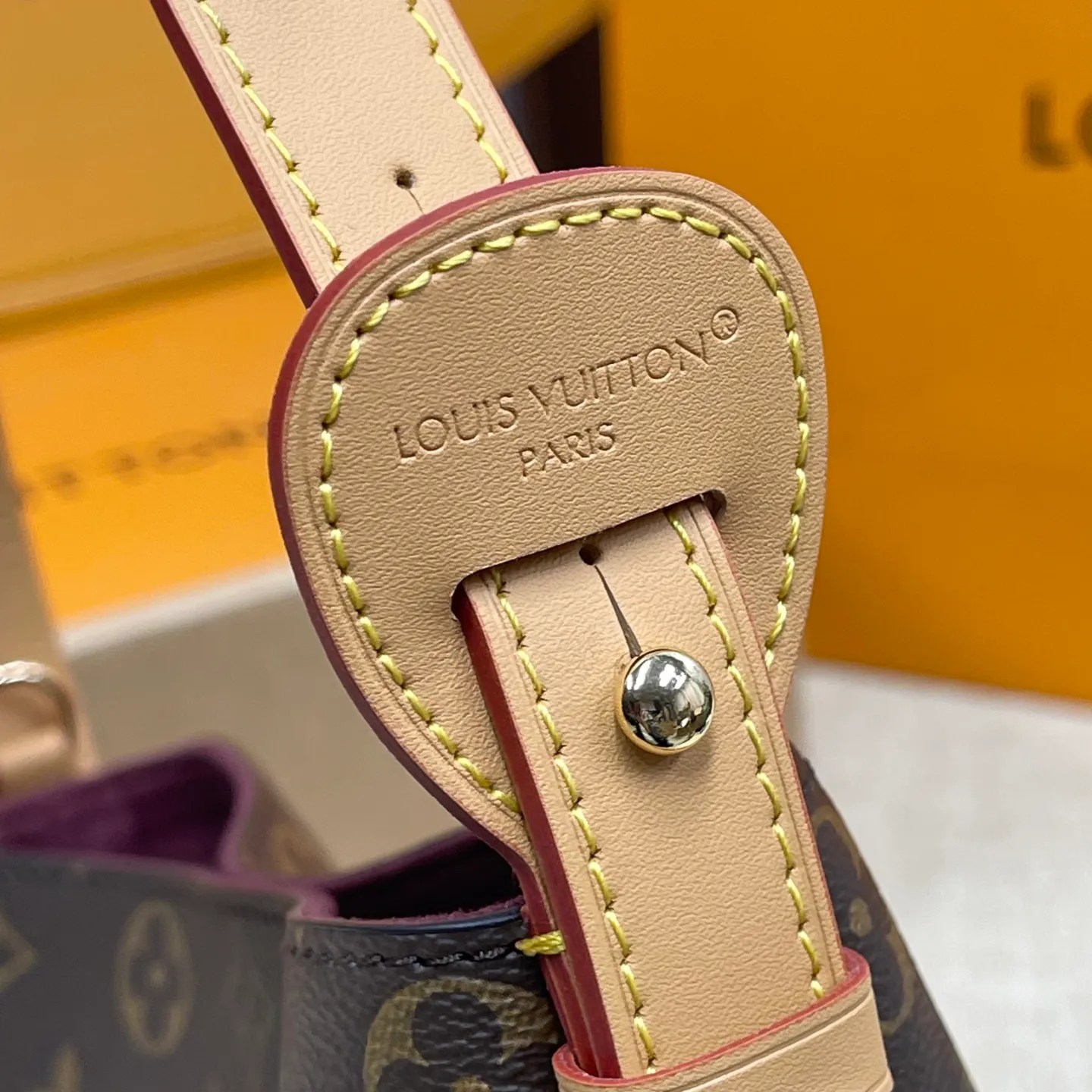 [Upgraded version] P540¥ New counter model·Upgraded version·High quality·With gift box🎁Packaging·Model M12925💗This All In BB bucket bag hobo handbag conveys the fun style of the Louis Vuitton x Murakami reissued three-color series with smart details. Monogram coated canvas is rendered in the artist's rainbow of hues, and the nameplate is embellished with bows and padlocks. With the adjustable cowhide handle and leather shoulder strap, it can be carried by hand, shoulder or cross-body.  Dimensions: 18 x 12 x 16 cm ⚠️
