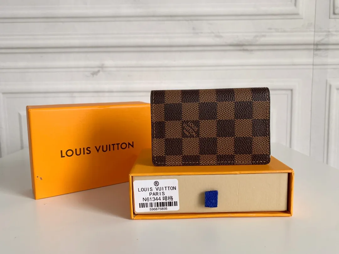 💰80 💎Small card holder Louis vuitton's pocket leather wallet has seven compartments, which can hold credit cards, bus cards, business cards, and even city maps. Damier canvas, leather-bound - two credit card compartments - four inner compartments - one outer compartment. ❤️ Model M63144 Size 7X11.