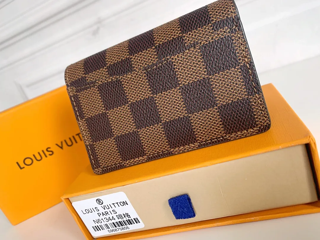 💰80 💎Small card holder Louis vuitton's pocket leather wallet has seven compartments, which can hold credit cards, bus cards, business cards, and even city maps. Damier canvas, leather-bound - two credit card compartments - four inner compartments - one outer compartment. ❤️ Model M63144 Size 7X11.