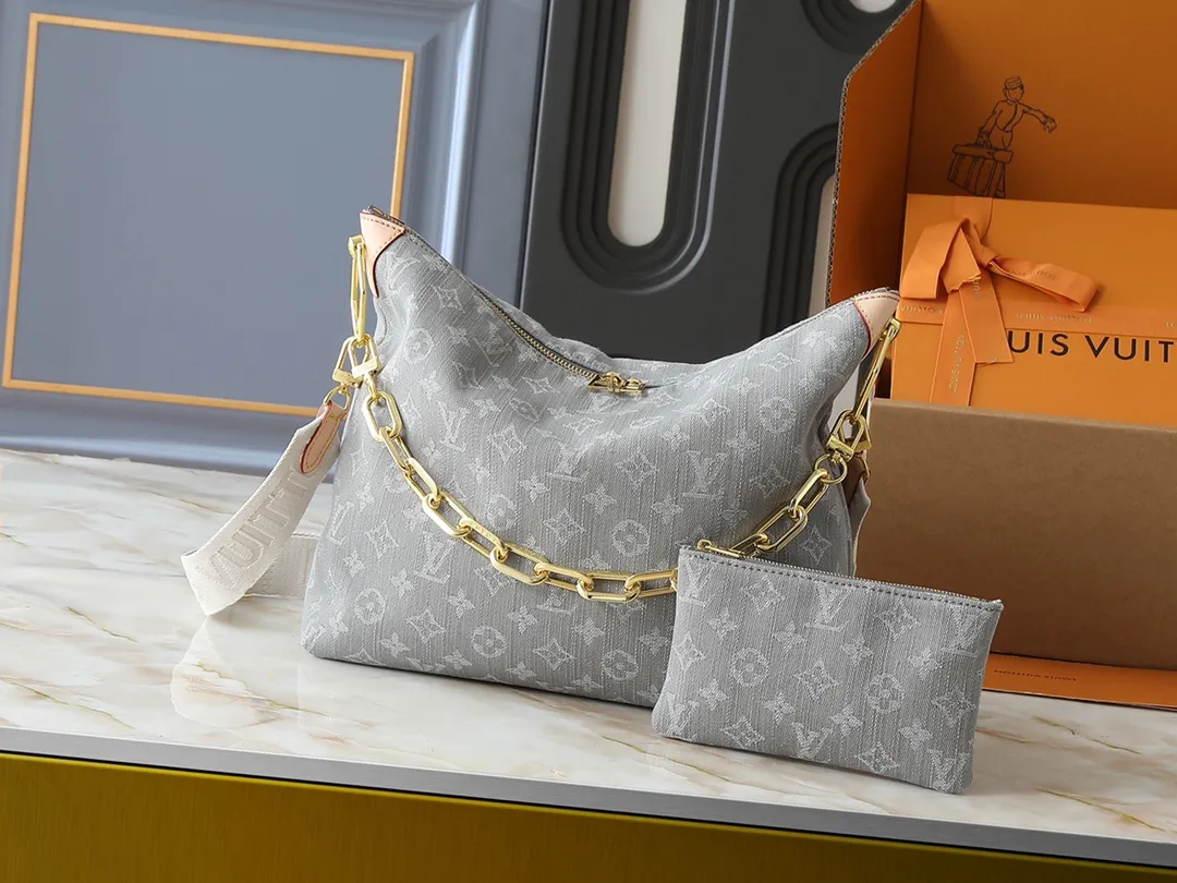 💰260💰Upgraded original M13390 M12072 M12068 M12071 This Coussin Hobo MM handbag celebrates the return of the brand’s iconic Monogram Denim pattern, originally launched in 2005. Made of organic cotton, it's woven from black and white yarns that have been faded to create a vintage look. Spacious, it's decorated with a light gold metallic finish and includes a removable pocket with a slide lock to securely store small items. This model can be worn crosswise, on the shoulder or on the hand. Dimensions: 38 x 33 x 10 cm (LxHxW)