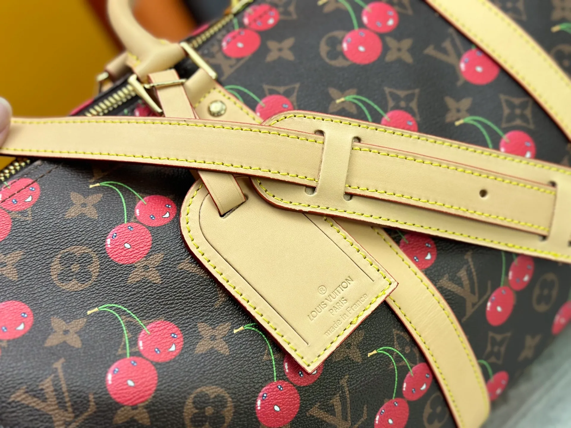 P440 Guangzhou Factory M13764 M41416 Keepall Bandoulière 45 travel bag has a new look with the Louis Vuitton x Murakami replica series. Classic Monogram canvas features a patchwork pattern of sweet cherries and a bold lining that reflects the playful aesthetic of renowned Japanese artist Takashi Murakami. Side straps, top handles and adjustable shoulder straps reveal the natural color of the leather, while dazzling hardware completes the look.  27 x 20 x 45 cm (H x W x L) Carry-on dimensions Monogram coated canvas Cow leather trim Textile lining Metal hardware Double zipper closure Internal zip pocket Padlock Designer tag, hot stampable Shoulder strap: removable, adjustable Half-length strap: 36.0 cm Half-length strap adjustable to: 50.0 cm Handle: Double handle
