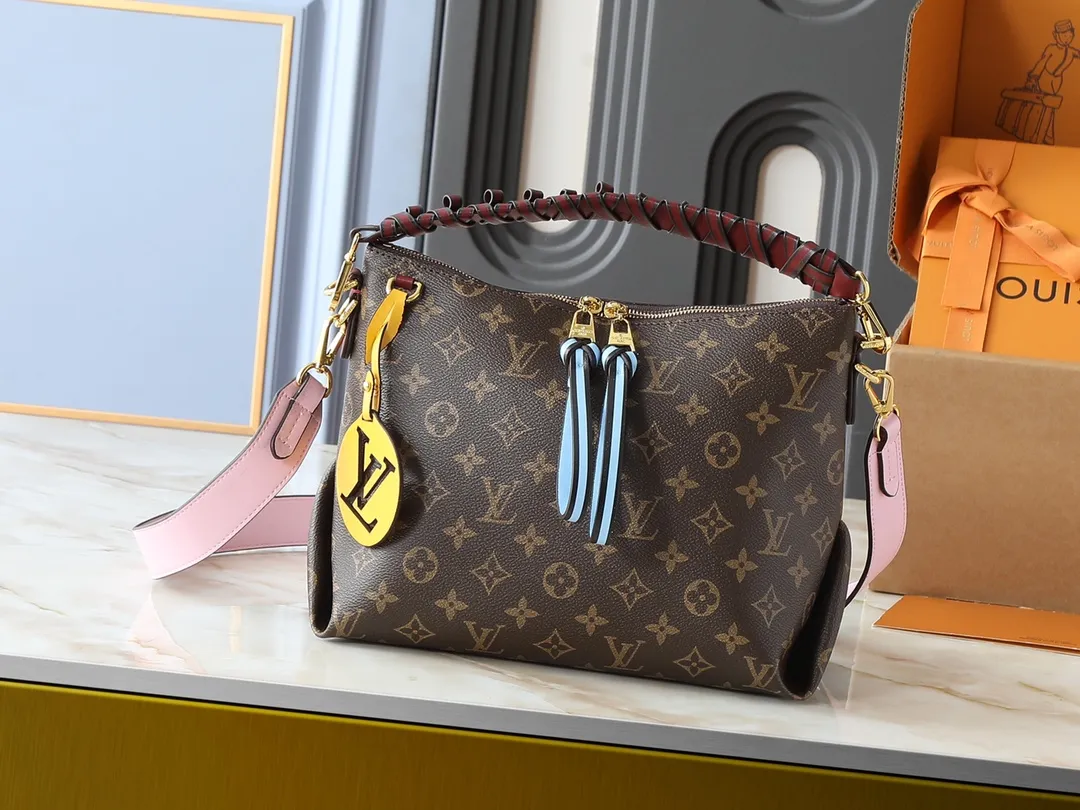 💰260💰Upgraded original version [M55090] The factory-direct Beaubourg Hobo mini handbag is made of Monogram canvas to outline solid lines, the top braided handle reveals the 2019 autumn style, and the hand-dyed edges highlight Louis Vuitton's craftsmanship. LV bag decorations convey elegant charm. Monogram coated canvas, smooth cowhide trim, microfiber lining, detachable top handle for hand or elbow carry, detachable shoulder strap for shoulder or cross-body wear, interior patch pocket, LV leather trim. size: 25*15**21 cm
