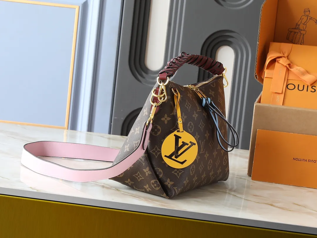 💰260💰Upgraded original version [M55090] The factory-direct Beaubourg Hobo mini handbag is made of Monogram canvas to outline solid lines, the top braided handle reveals the 2019 autumn style, and the hand-dyed edges highlight Louis Vuitton's craftsmanship. LV bag decorations convey elegant charm. Monogram coated canvas, smooth cowhide trim, microfiber lining, detachable top handle for hand or elbow carry, detachable shoulder strap for shoulder or cross-body wear, interior patch pocket, LV leather trim. size: 25*15**21 cm